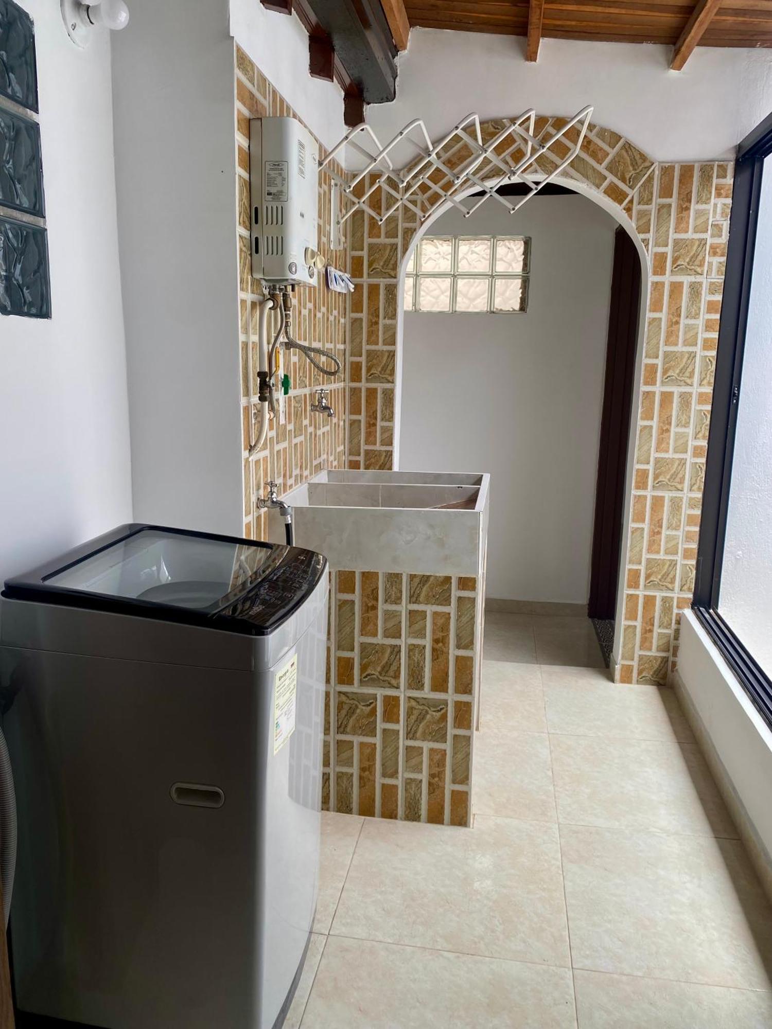 Apartamento Amplio Y En Laureles