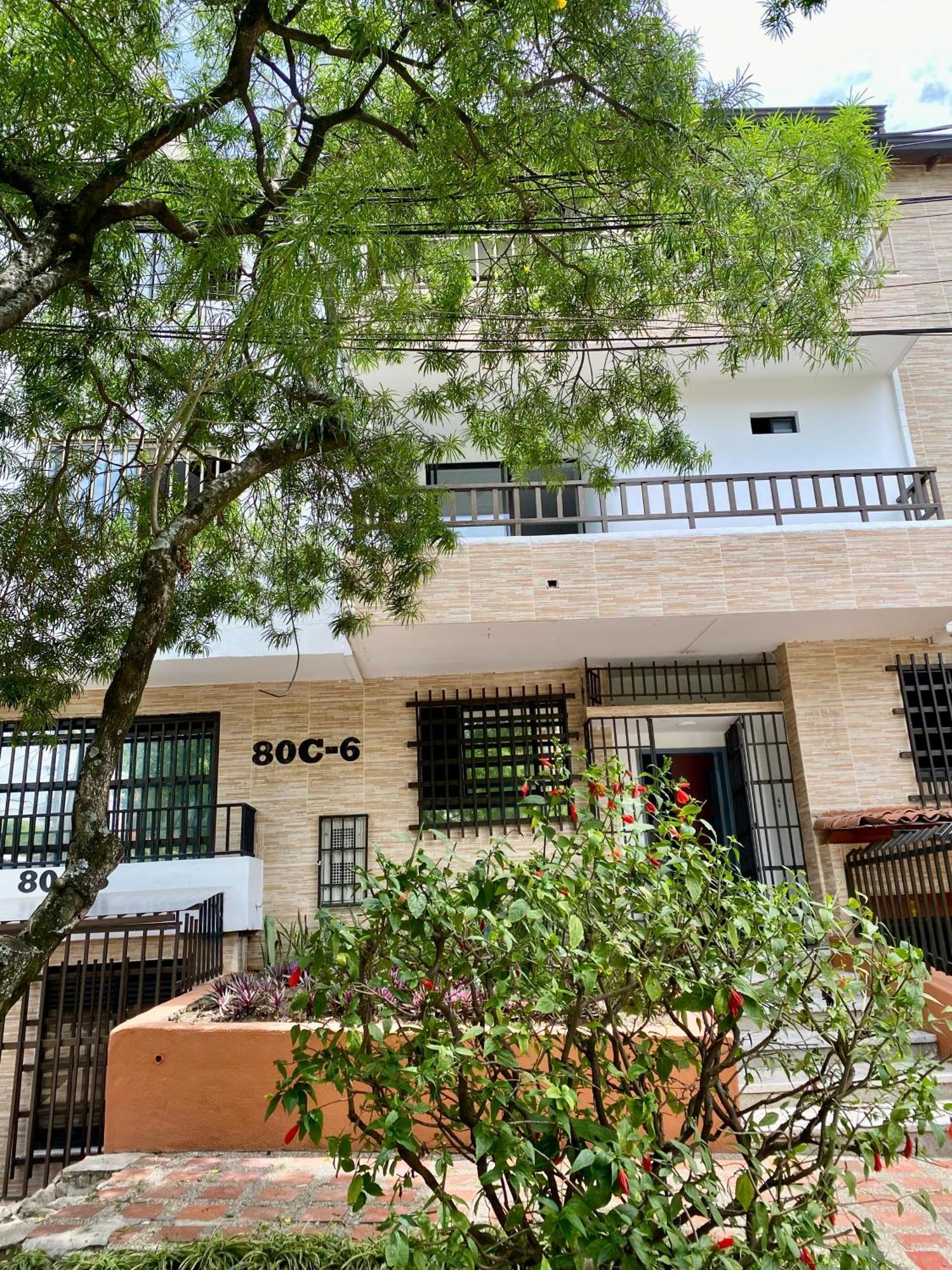 Amplio Y En Laureles Apartamento Medellín