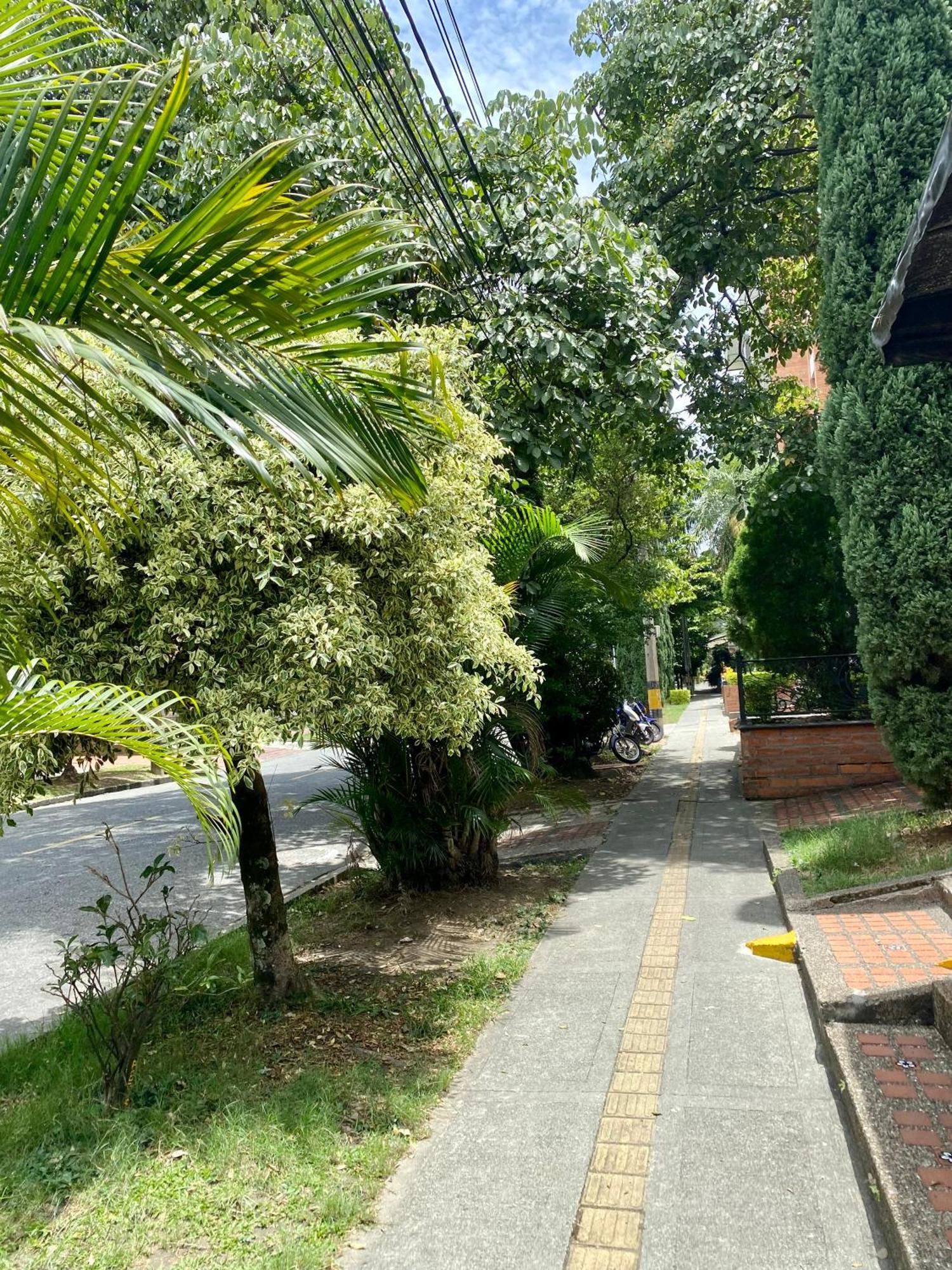 Amplio Y En Laureles Apartamento *