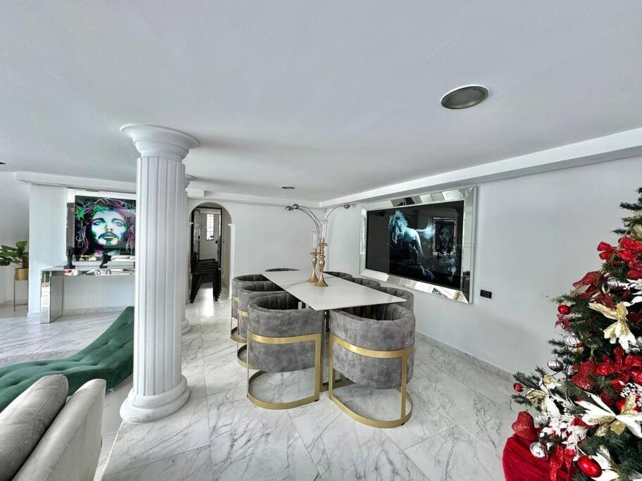 Villa Mansion Moderna Poblado-piscina- Medellín