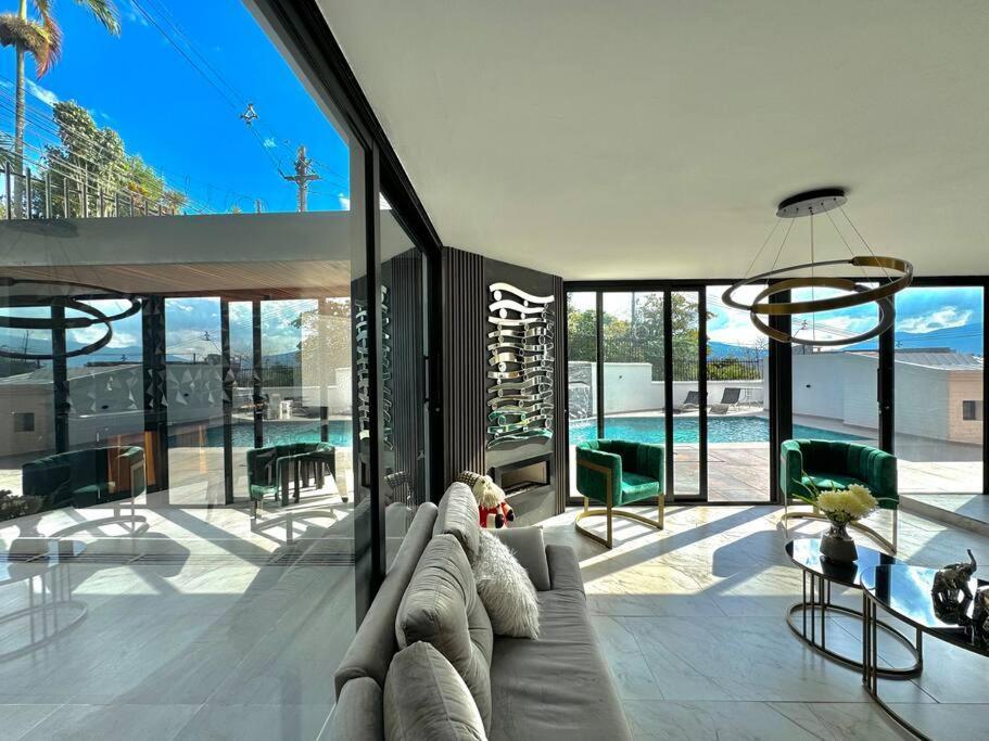 Mansion Moderna Poblado-piscina- Villa Medellín