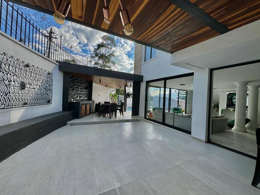 Mansion Moderna Poblado-piscina- Villa Medellín
