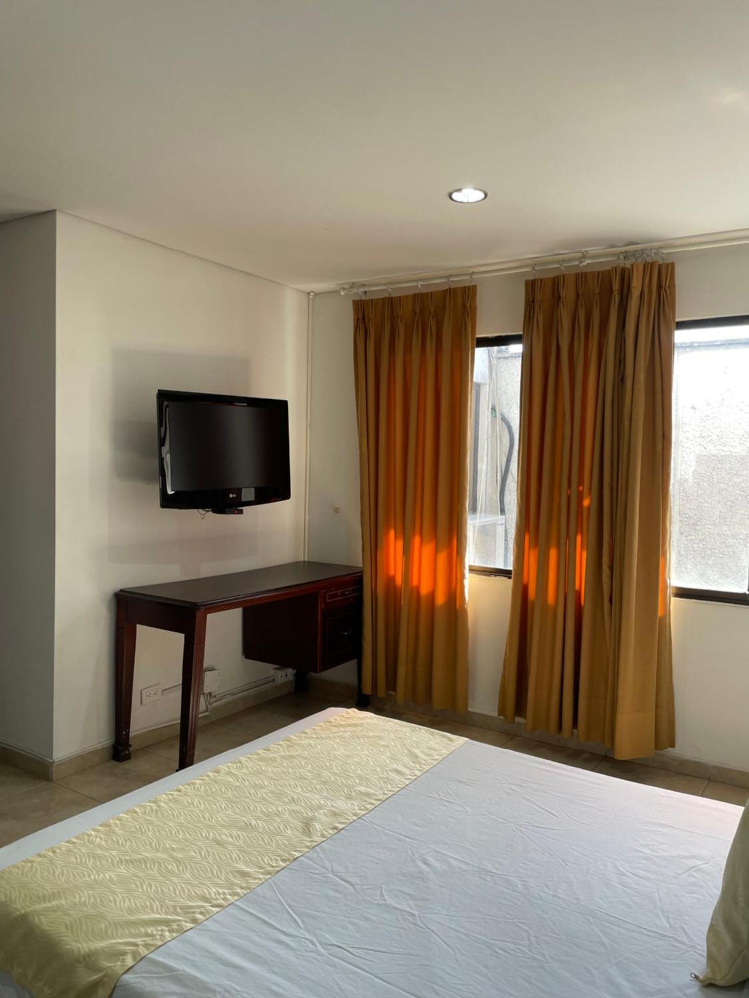 Hotel Plaza 2*