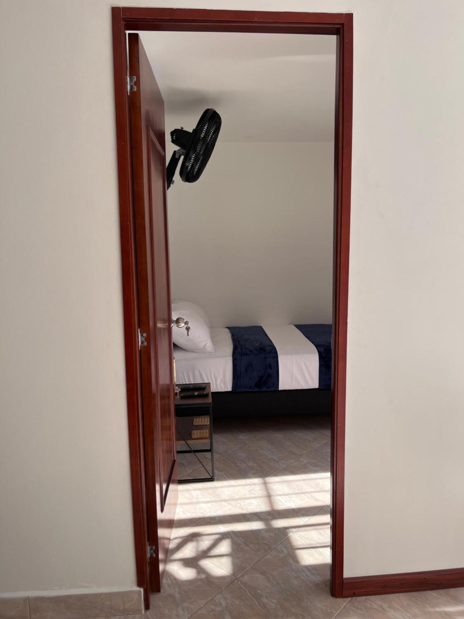 Pensión Roomies House By Rincon Sj Medellín