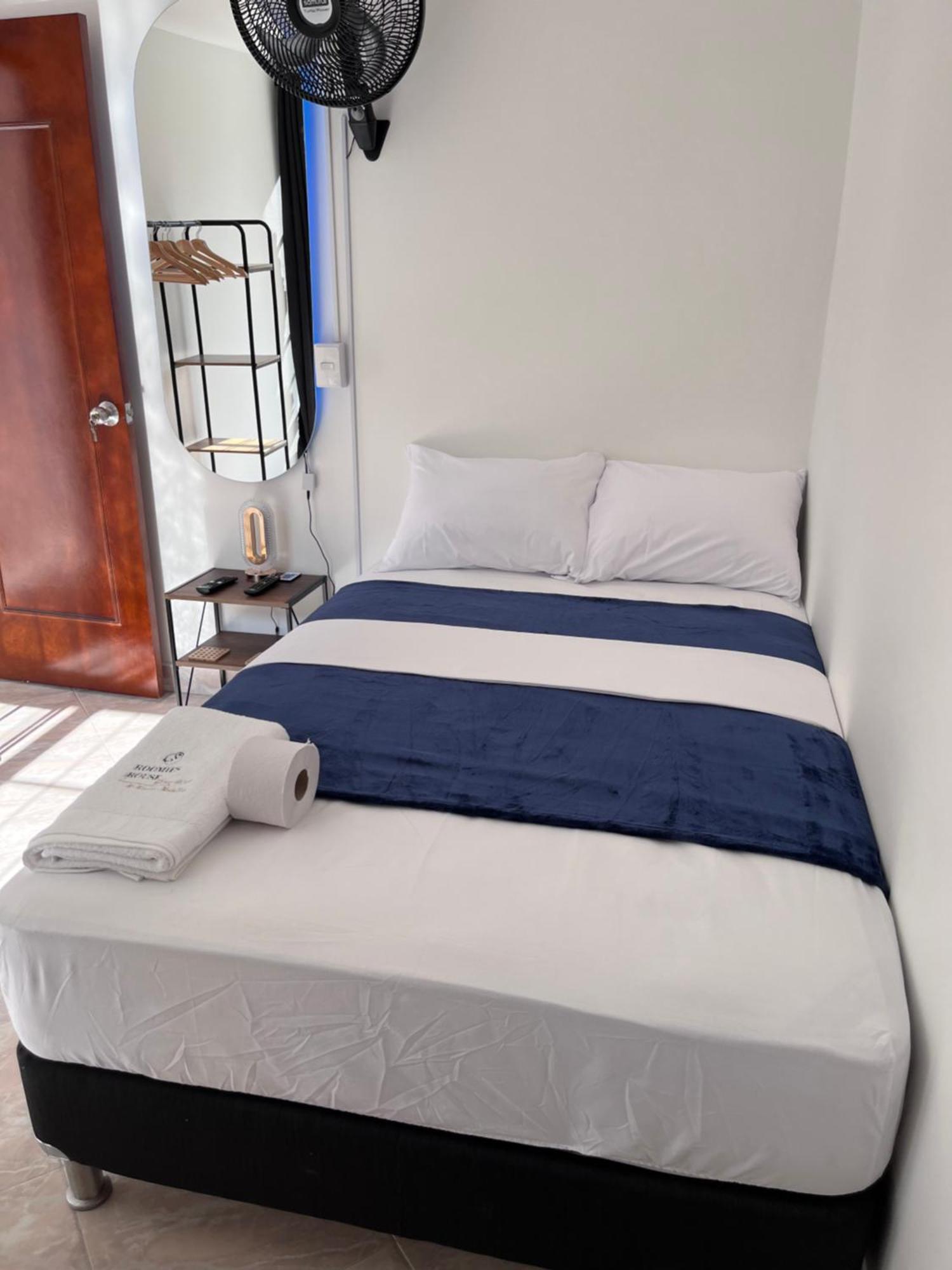 Roomies House By Rincon Sj Medellín