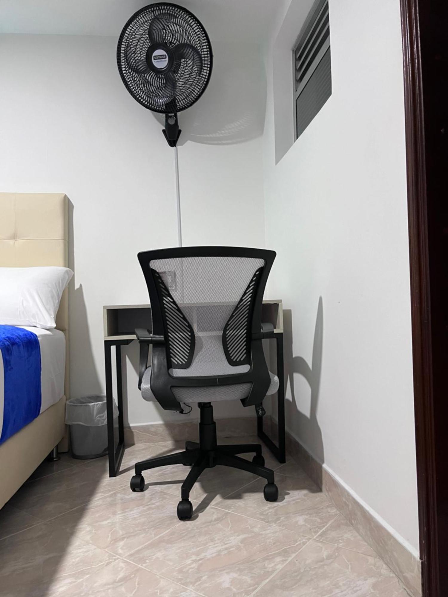 Pensión Roomies House By Rincon Sj Medellín