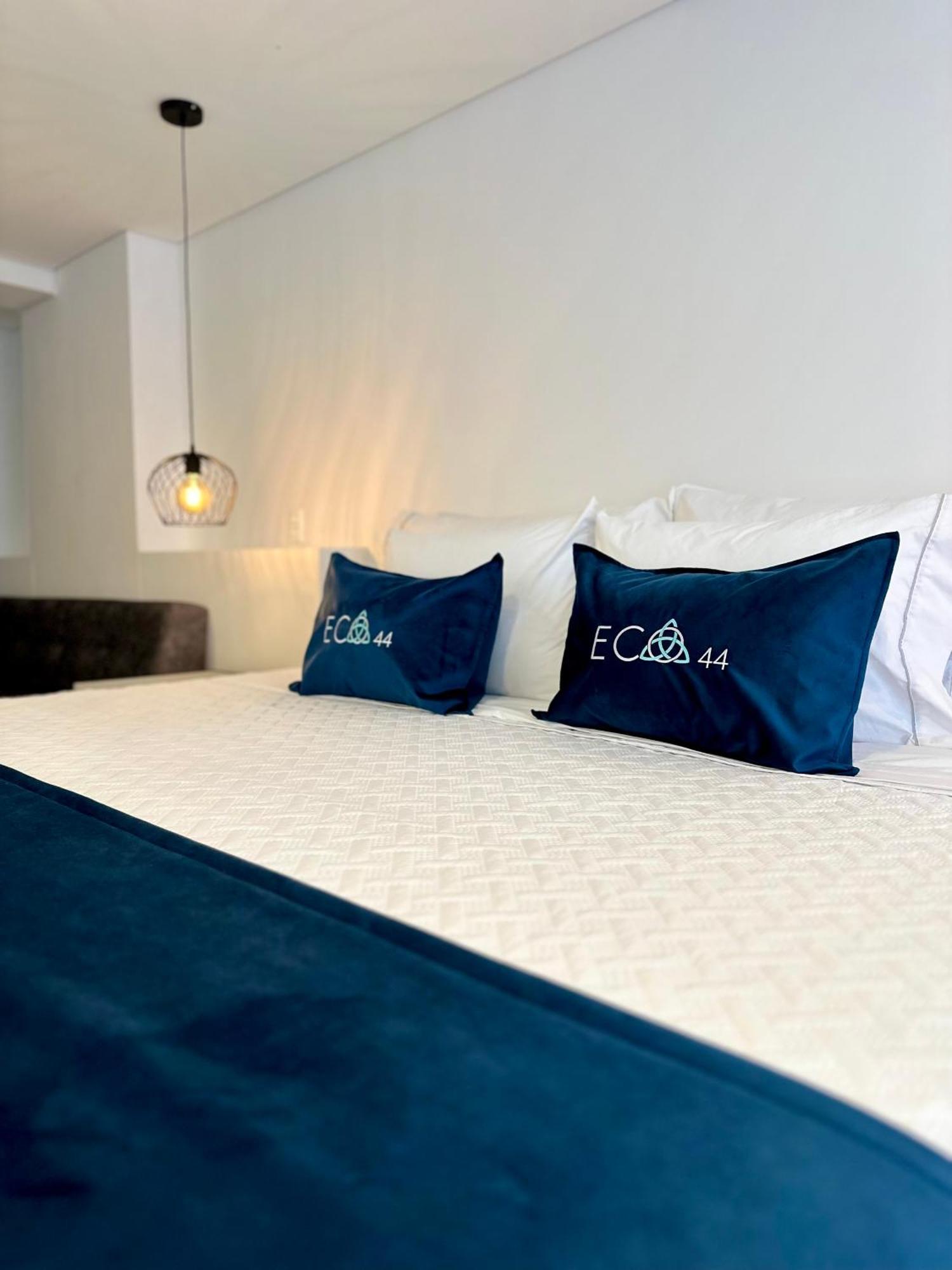 Eco 44