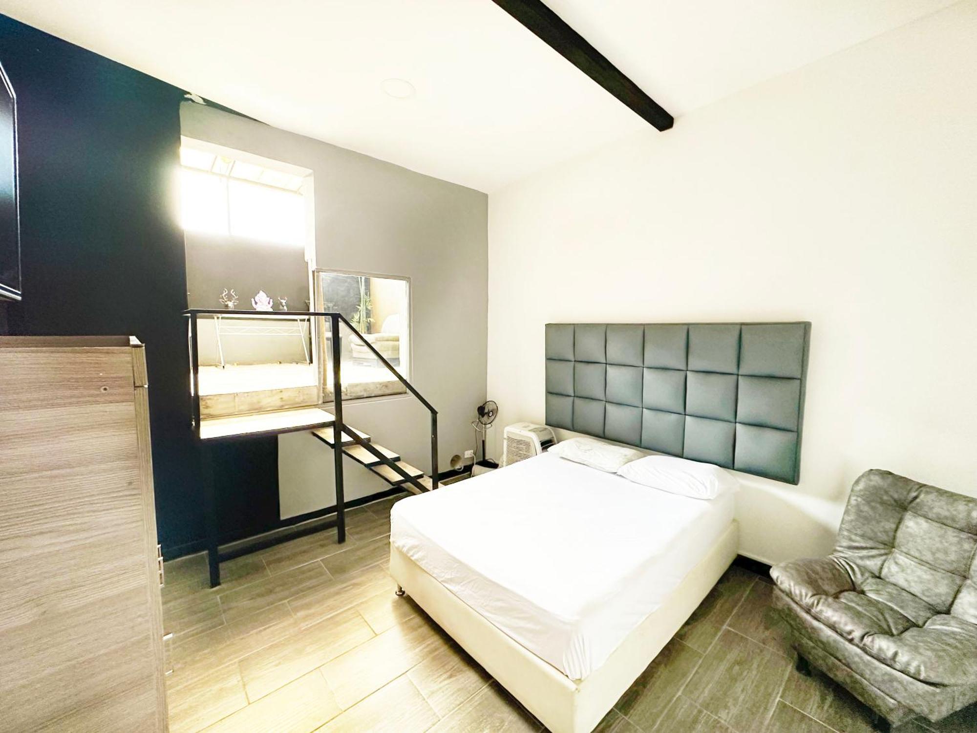 Urban 10 Bdrm Private With Rooftop Pool & Jacuzzi