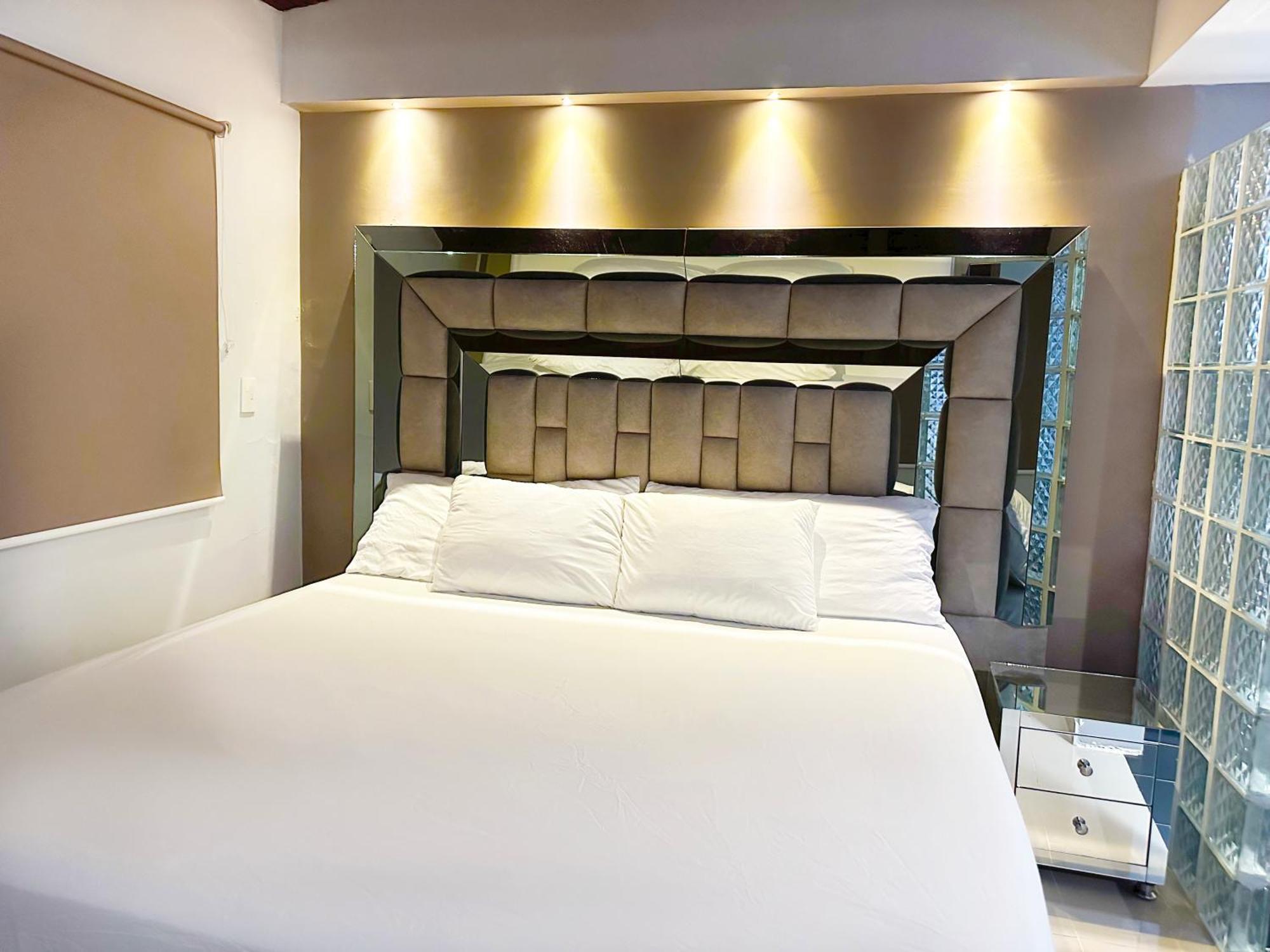 Urban 10 Bdrm Private With Rooftop Pool & Jacuzzi * Medellín