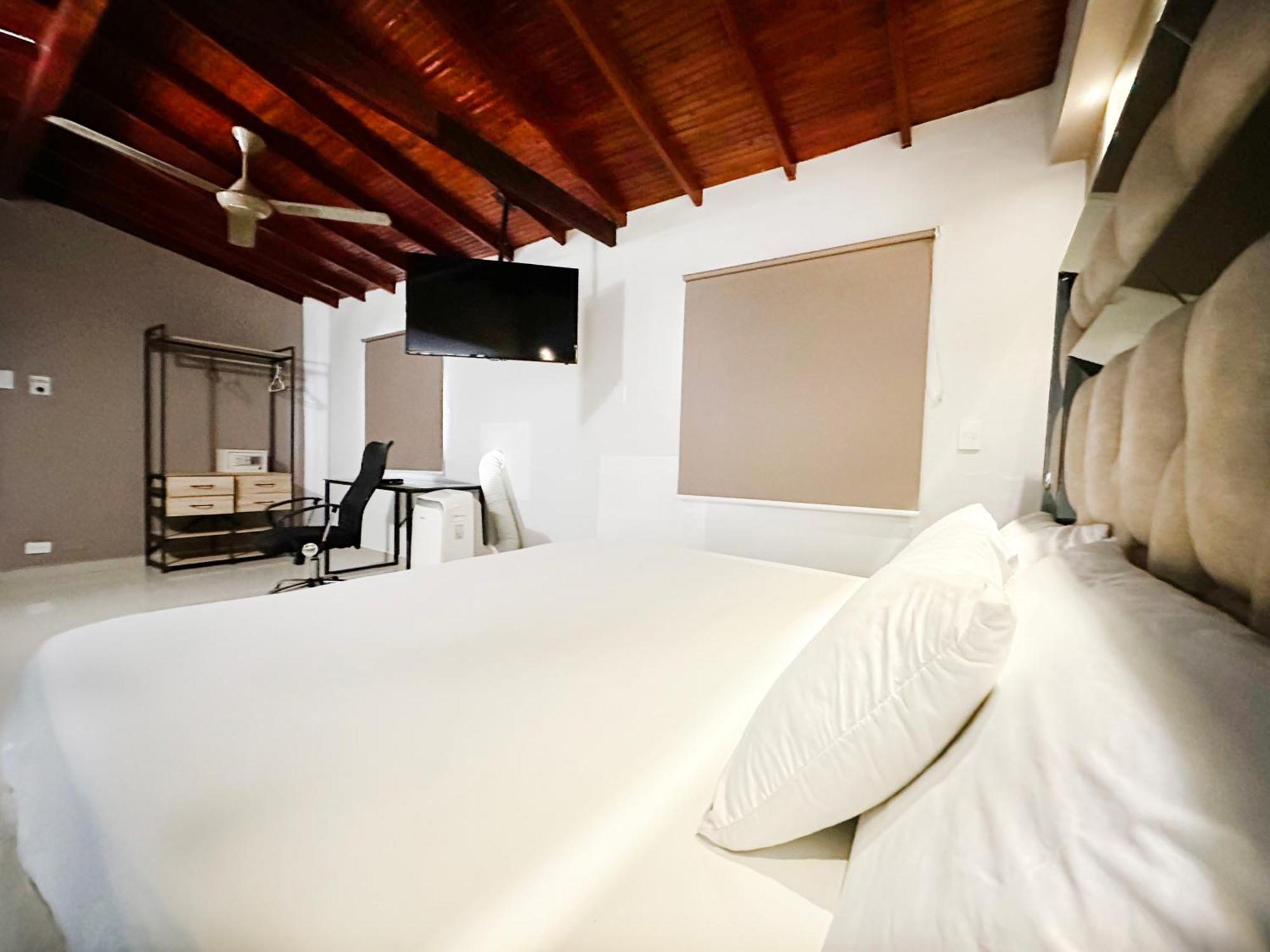 Urban 10 Bdrm Private With Rooftop Pool & Jacuzzi Apartamento *