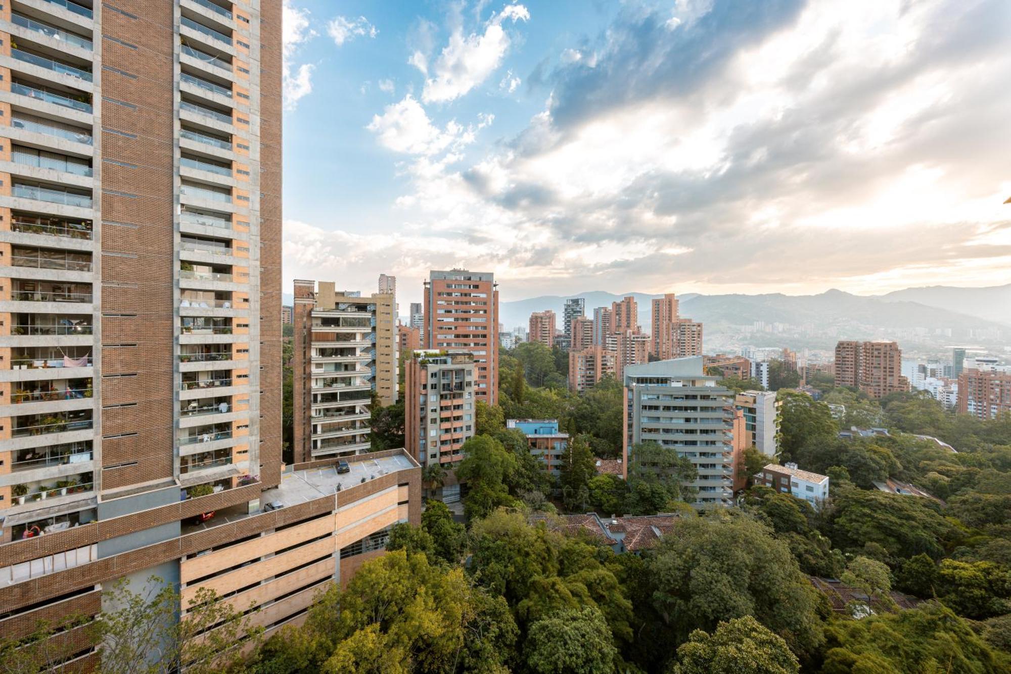 Penthouses Each With Private Sky Bar & Jacuzzi In