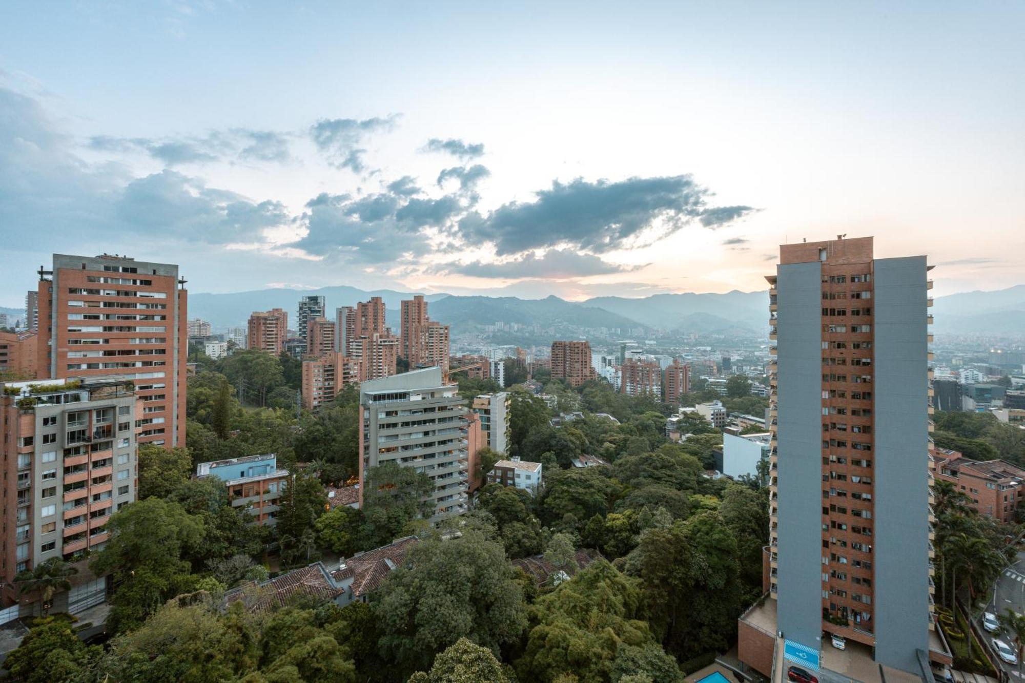 Penthouses Each With Private Sky Bar & Jacuzzi In Apartamento