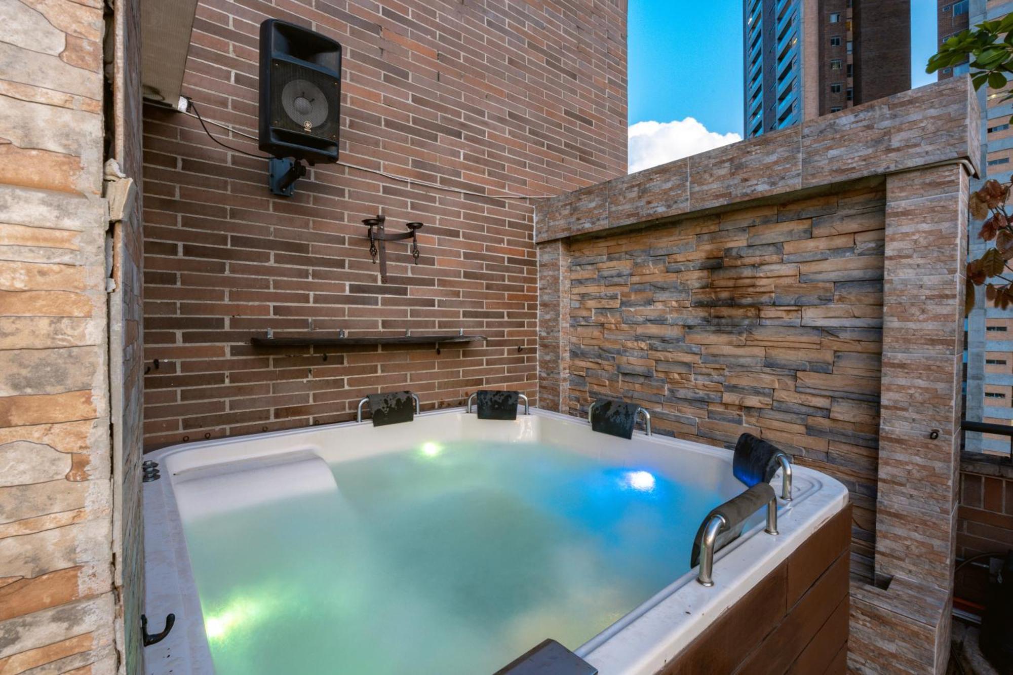 Penthouses Each With Private Sky Bar & Jacuzzi In Apartamento Medellín
