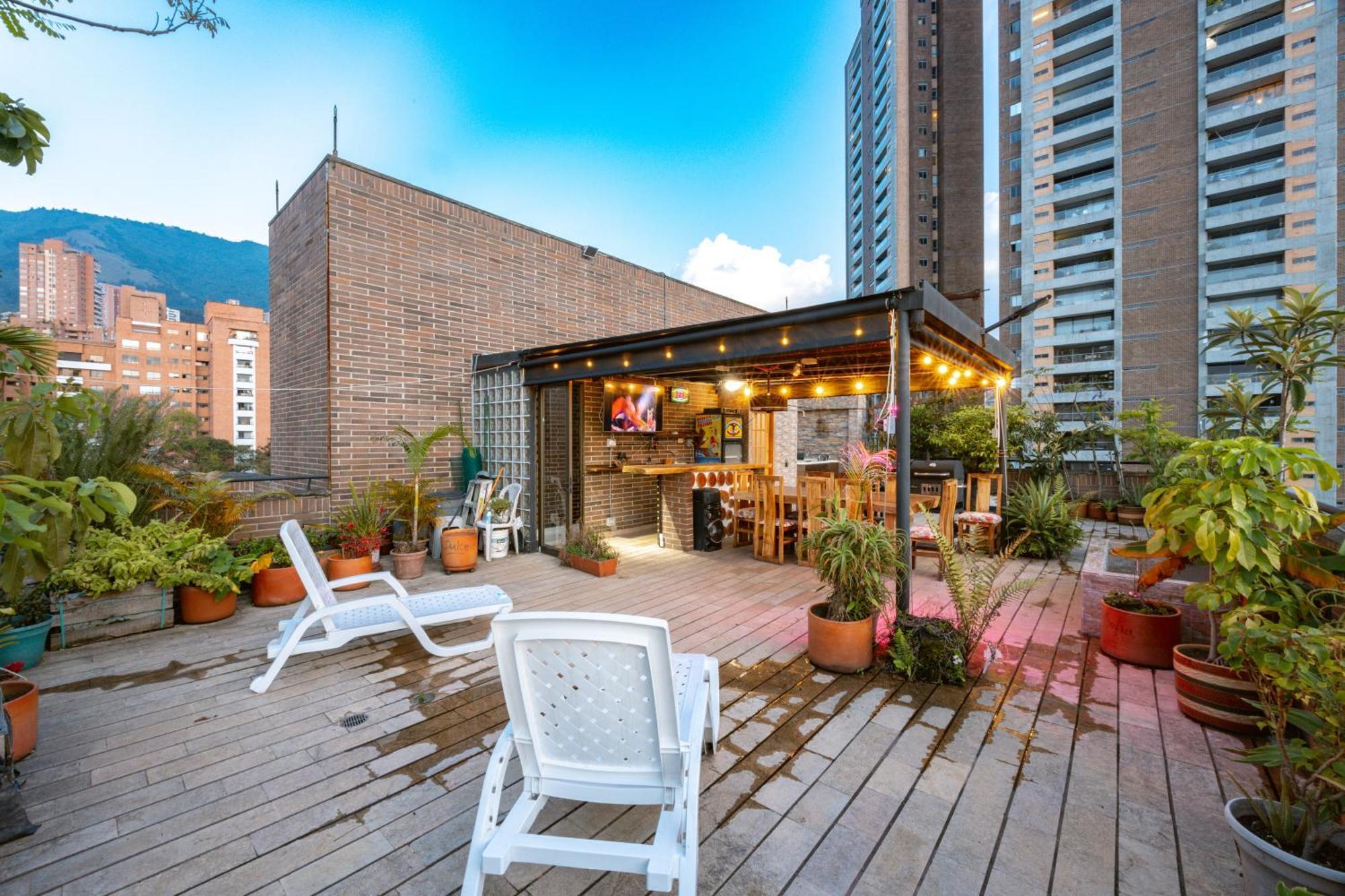 Penthouses Each With Private Sky Bar & Jacuzzi In *