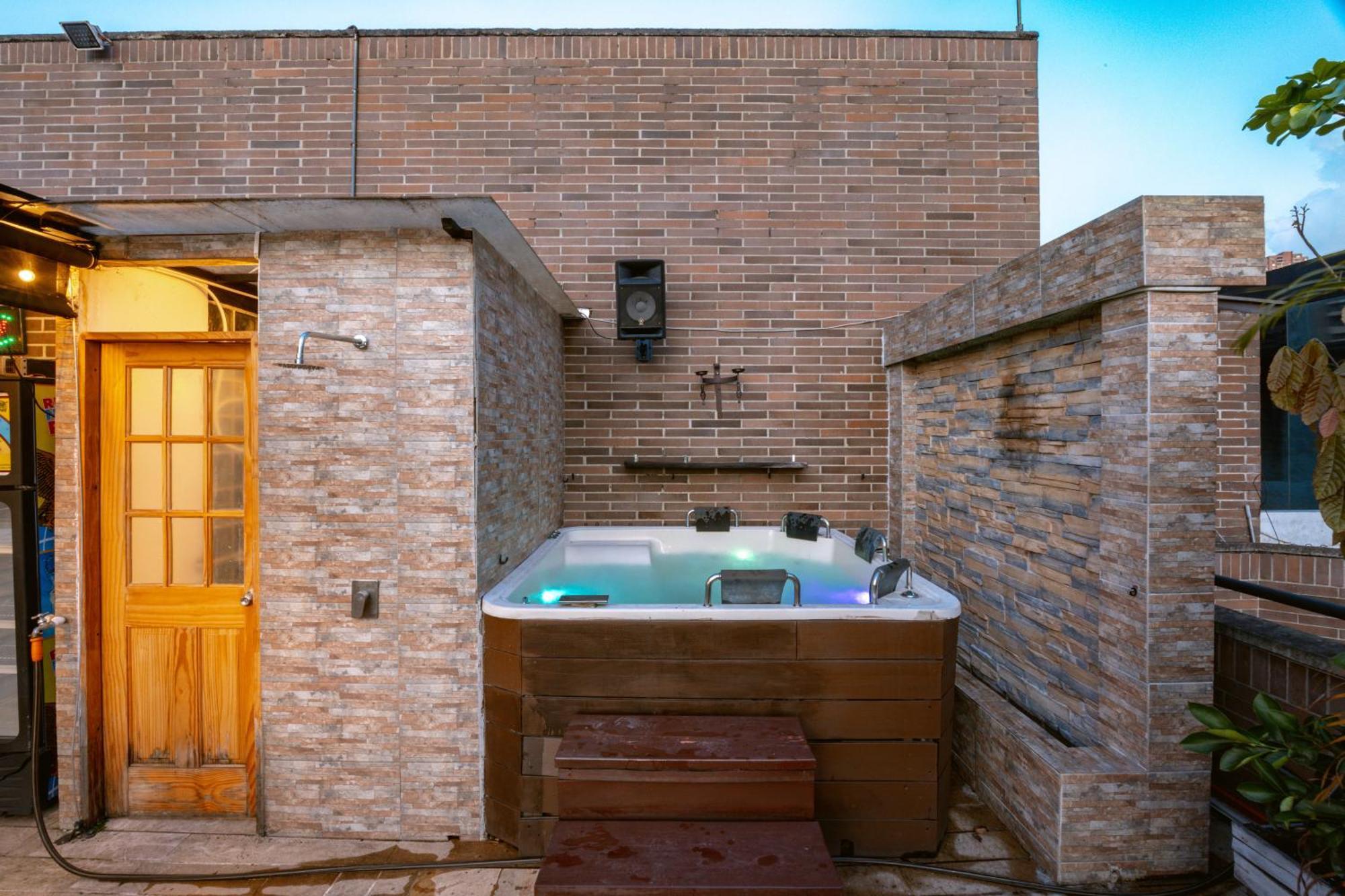Penthouses Each With Private Sky Bar & Jacuzzi In Apartamento Medellín