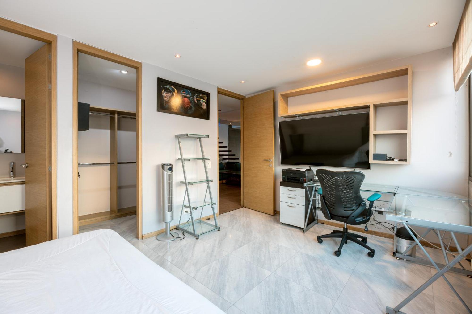 Penthouses Each With Private Sky Bar & Jacuzzi In *