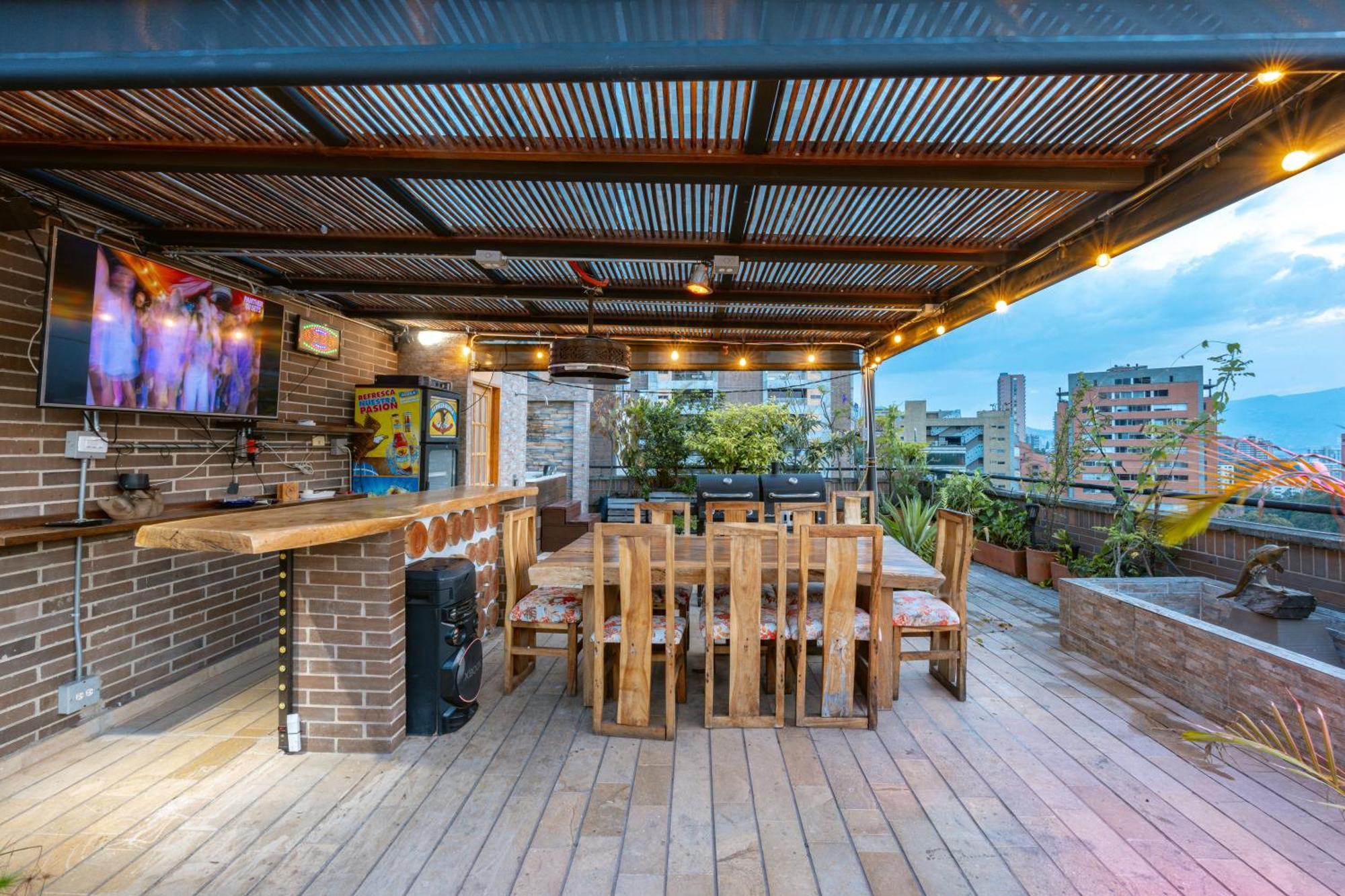Penthouses Each With Private Sky Bar & Jacuzzi In