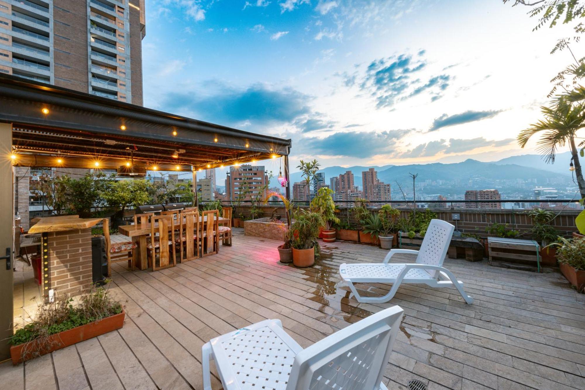 Penthouses Each With Private Sky Bar & Jacuzzi In *