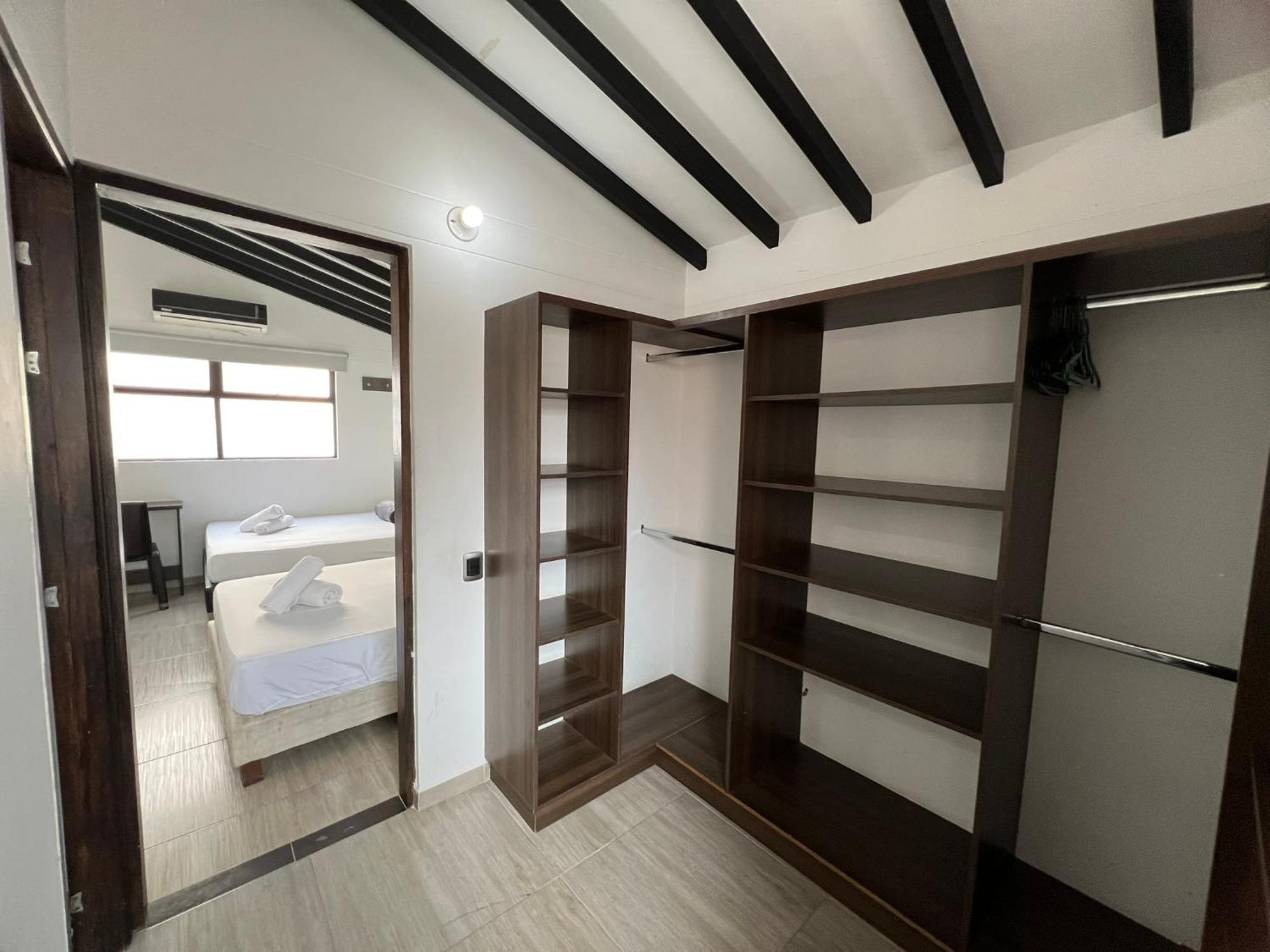 Hotel Jardin De Laureles 3*
