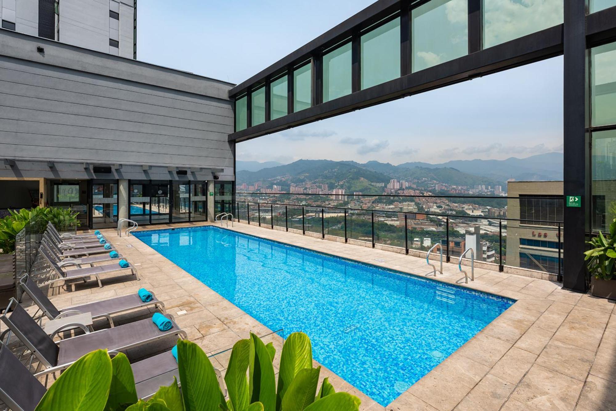 Estelar Square Hotel