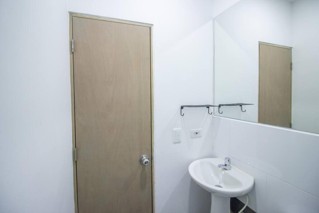 Apartamento A 3 Cuadras Del Estadio Atanasio Girardot 402 *
