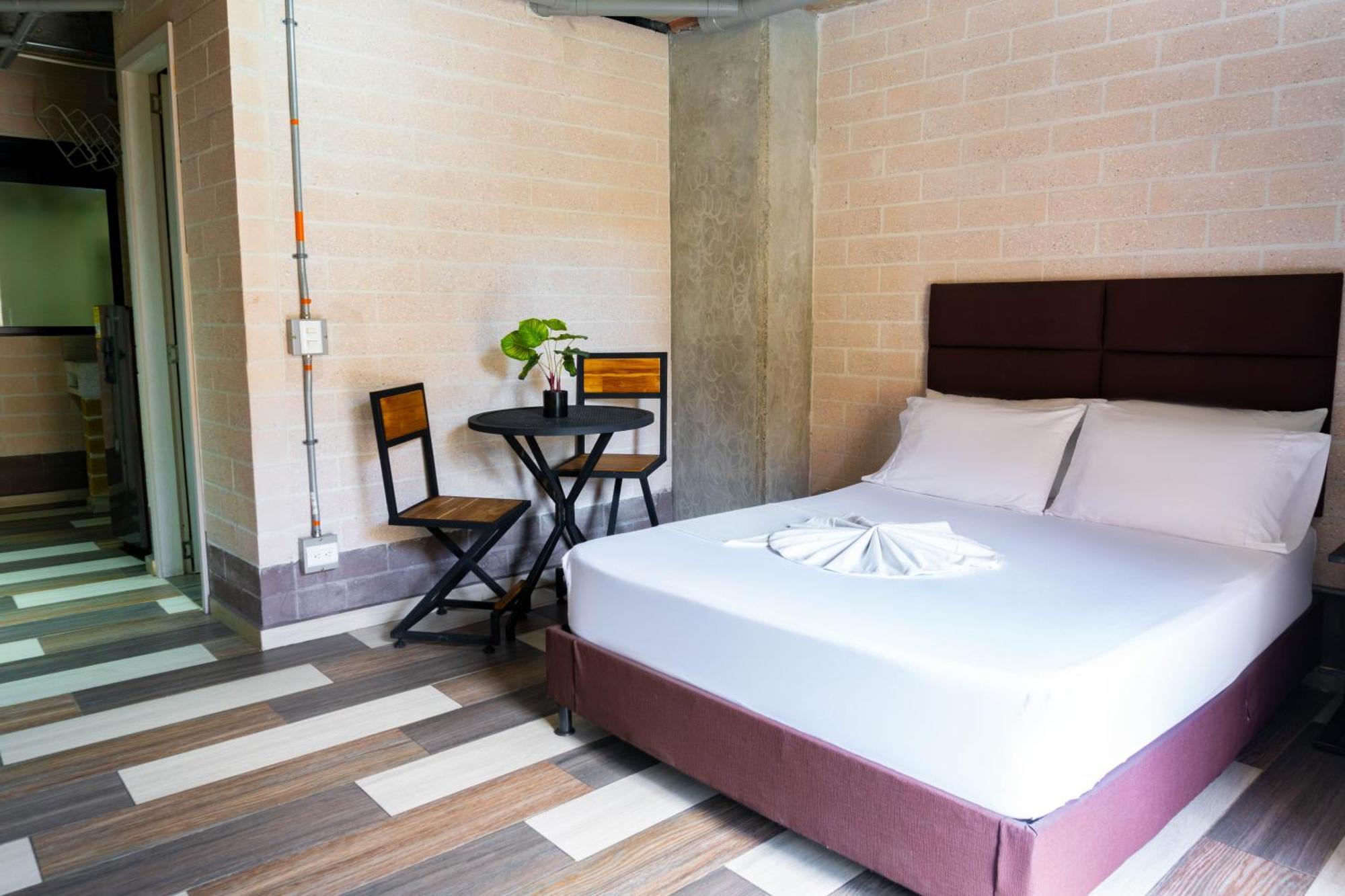 Hotel Magenta