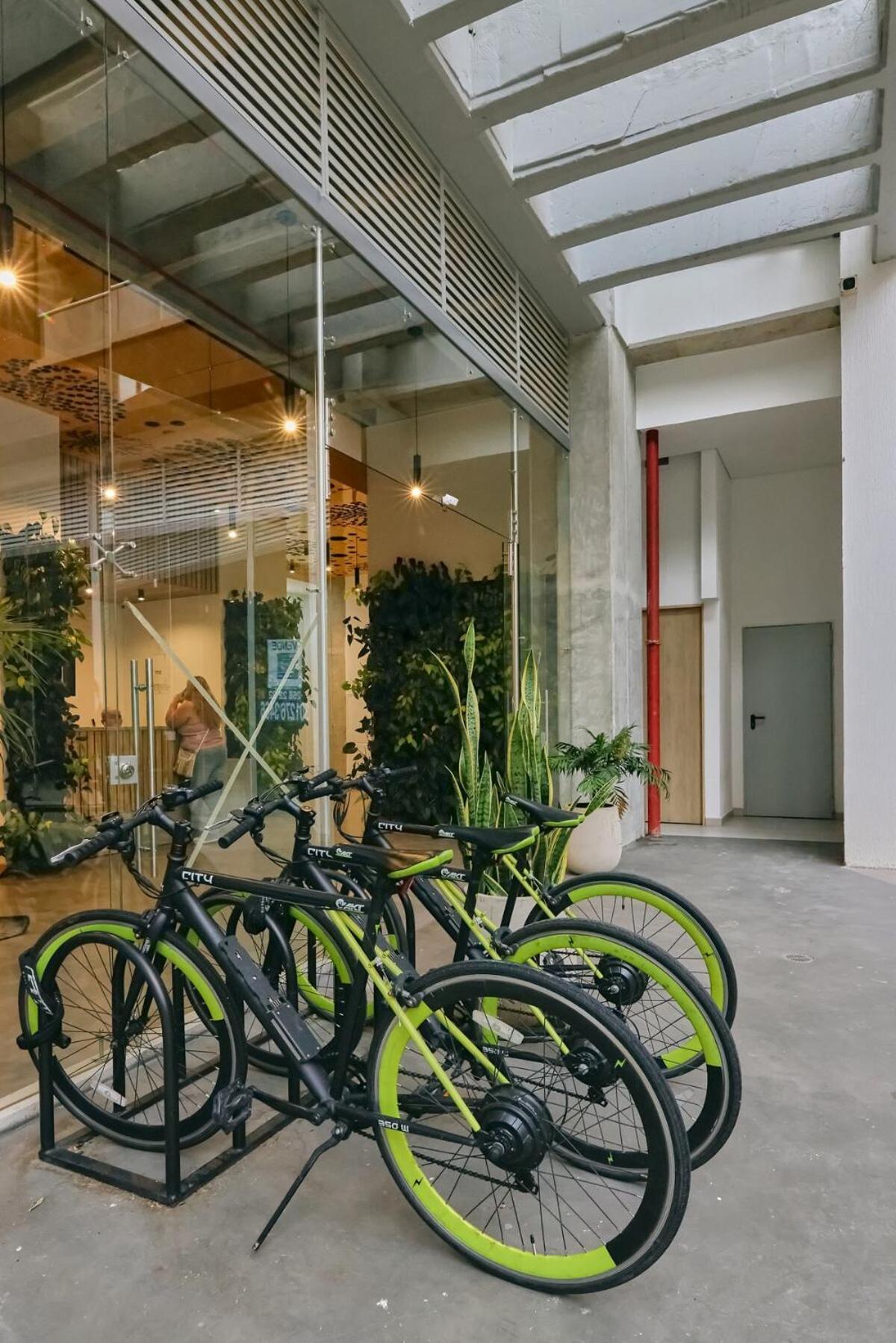 Apartment Modern Skyline -wifi, Gym, 24hr Security *