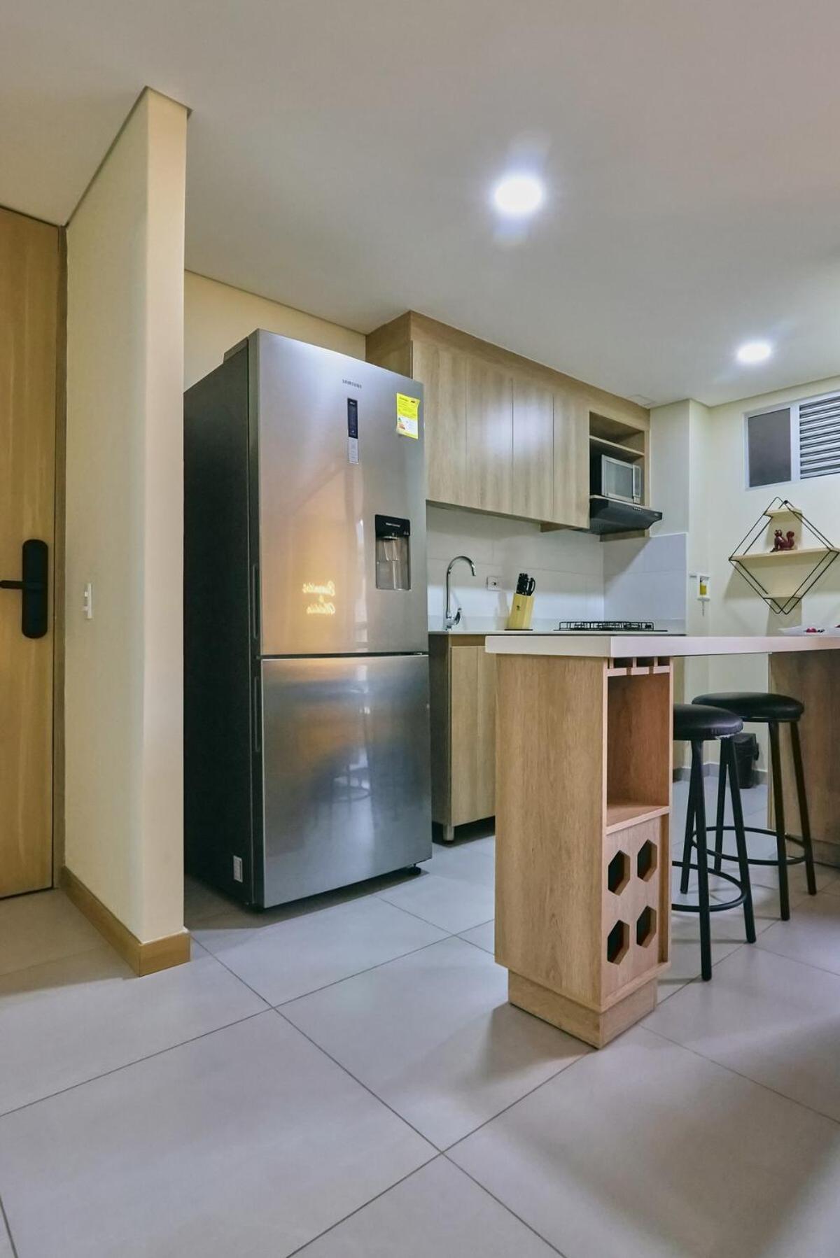 Modern Skyline -wifi, Gym, 24hr Security *