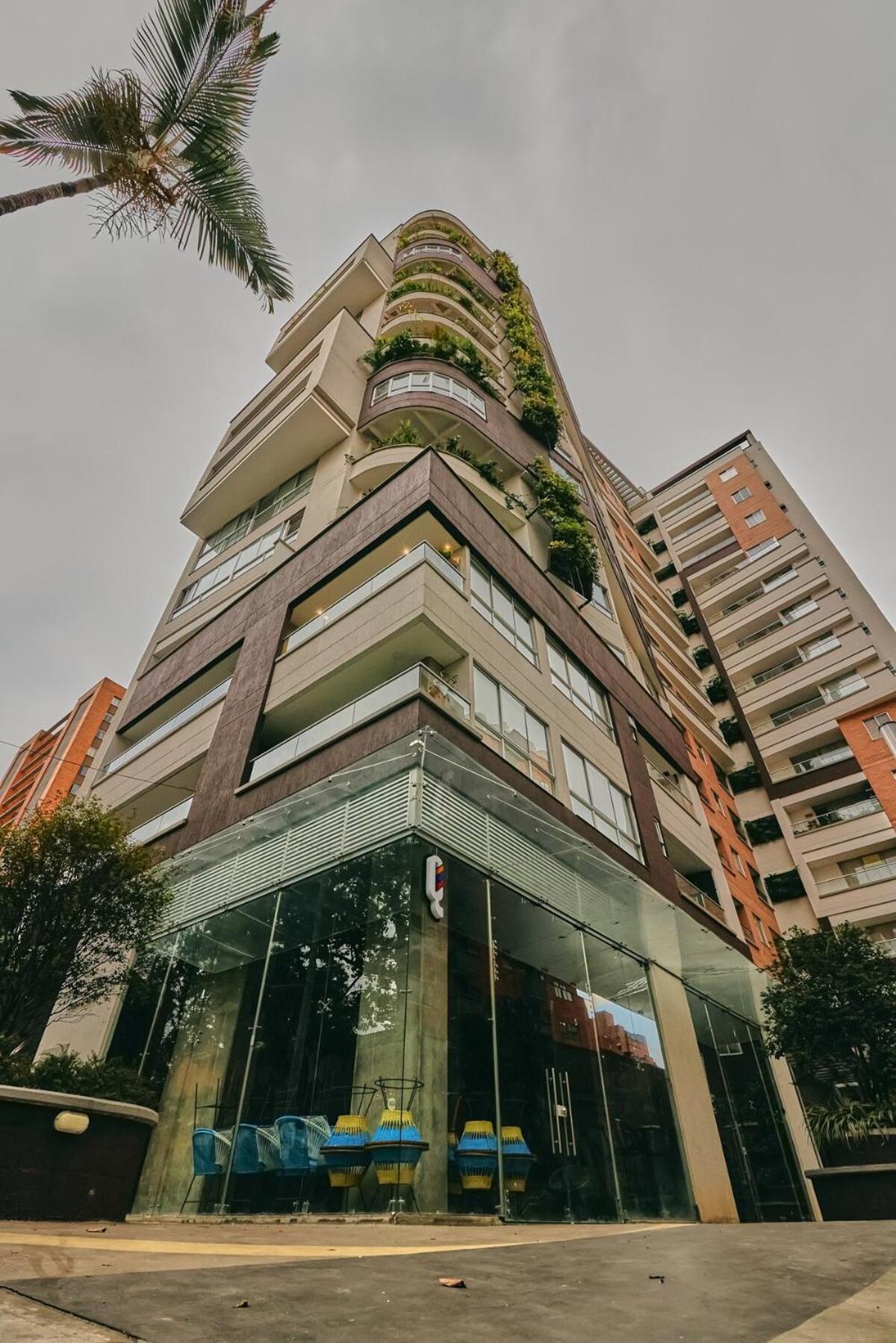 Modern Skyline -wifi, Gym, 24hr Security * Medellin