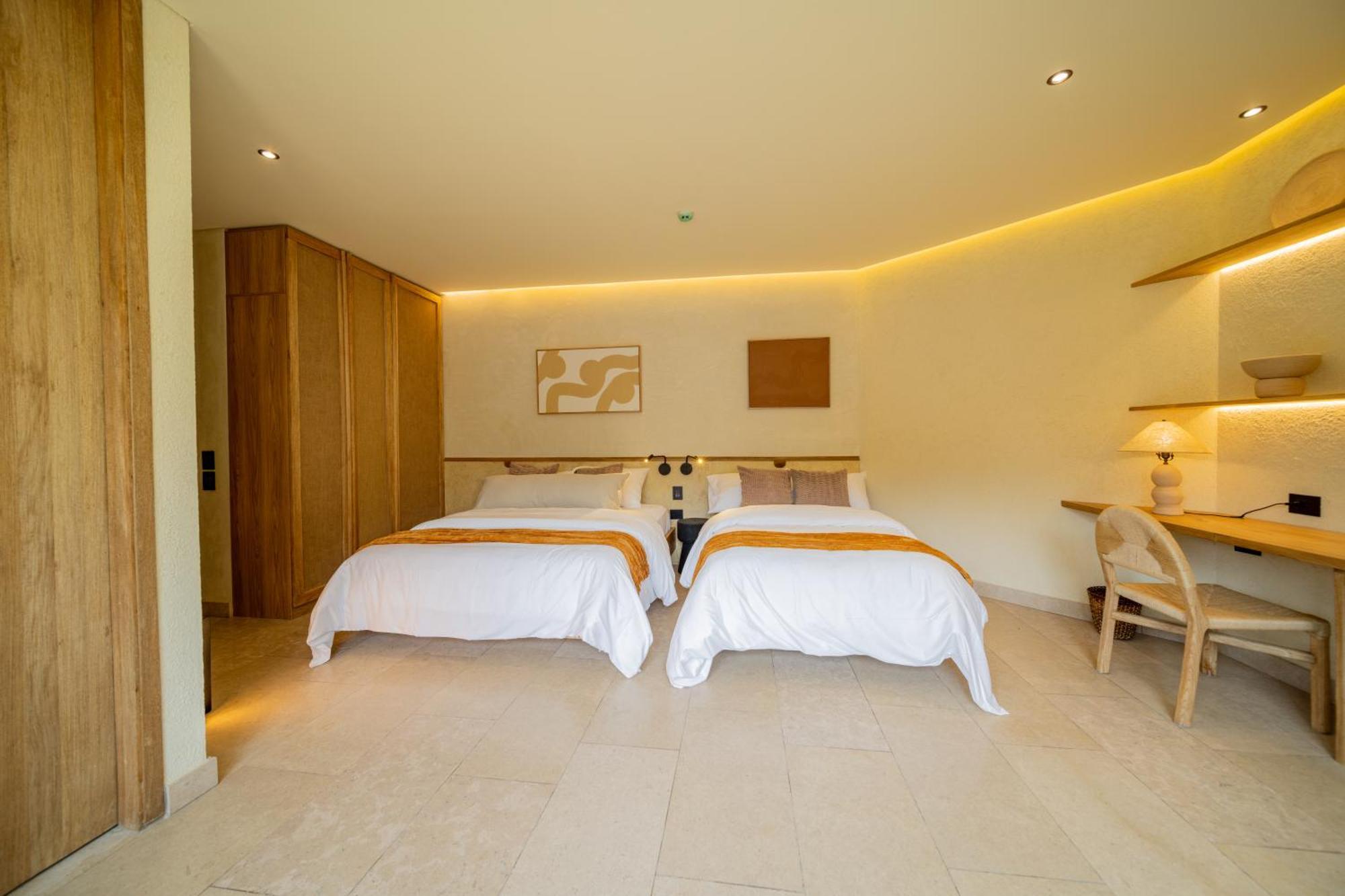 Hotel Moabi 4*