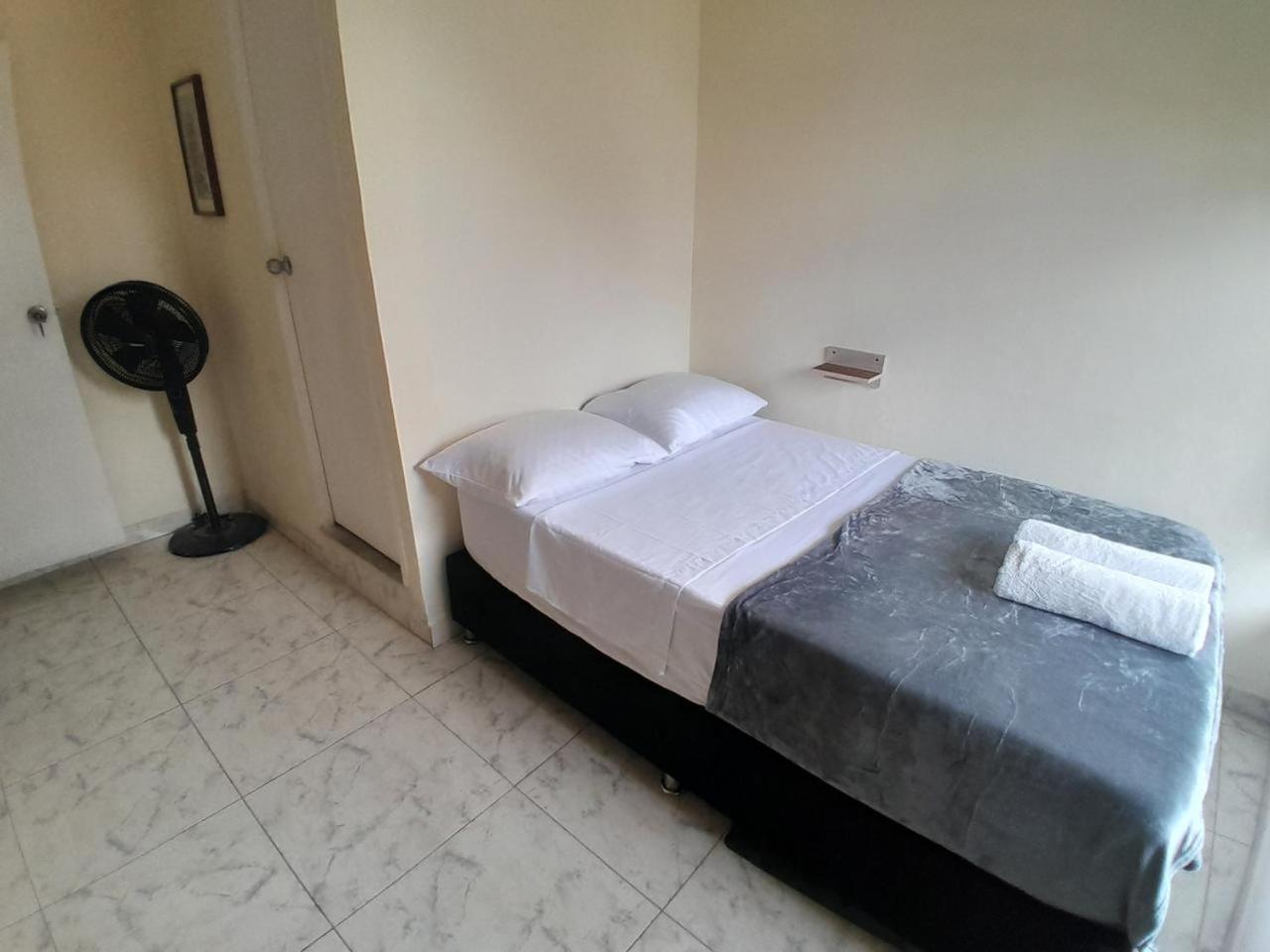 Bedroom With Private Bathroom & Shared Common Areas #1 Private Balcony Apartamento