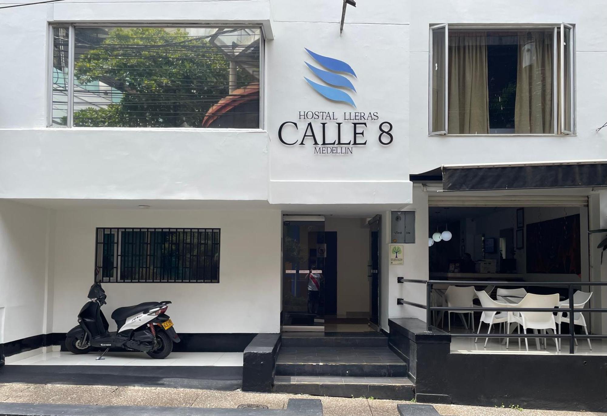 Lleras Calle 8 Hostal *