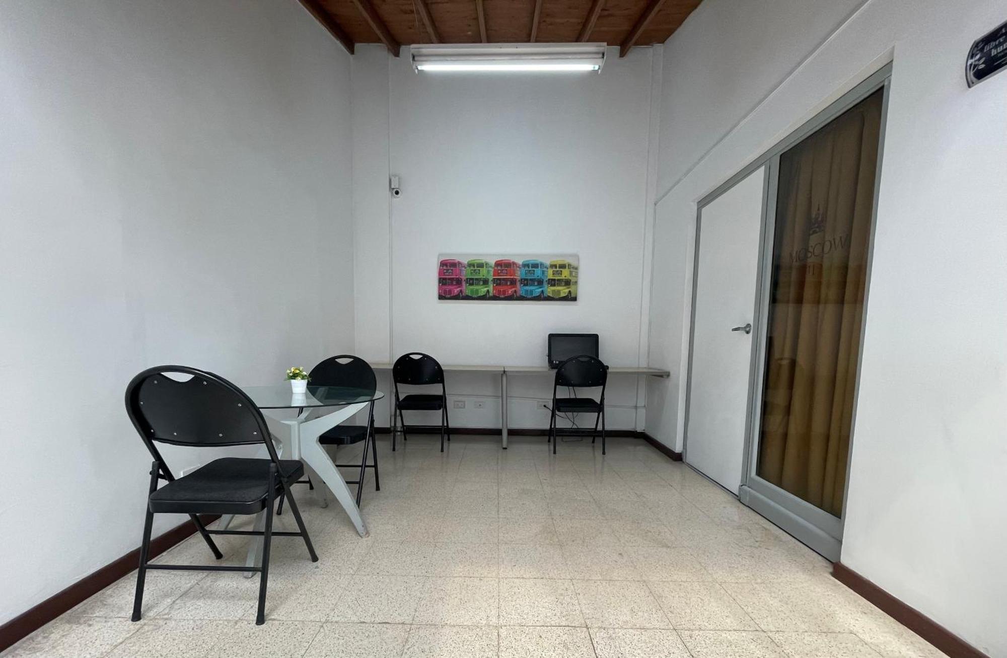 Lleras Calle 8 Hostal