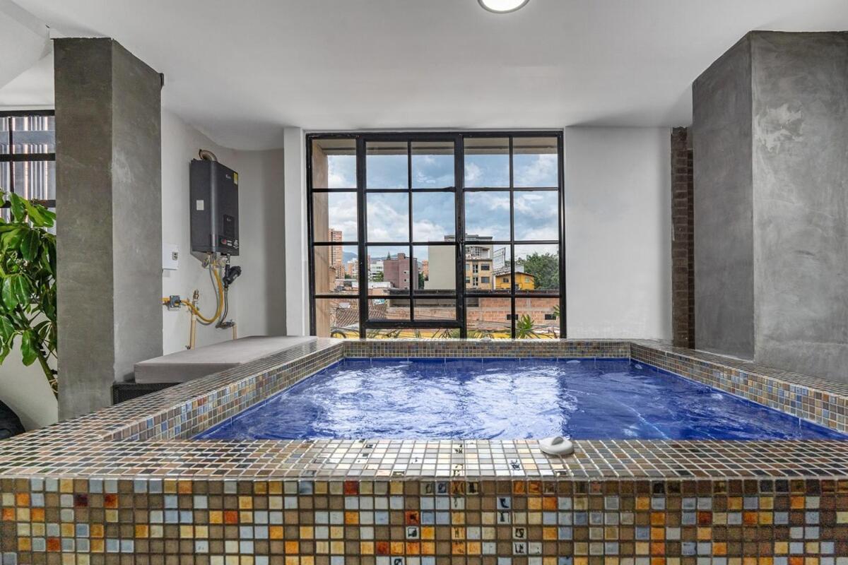 Apartamento Nowa Arya Ph - Huge Hot Tub & Ac Steps From Lleras Park *
