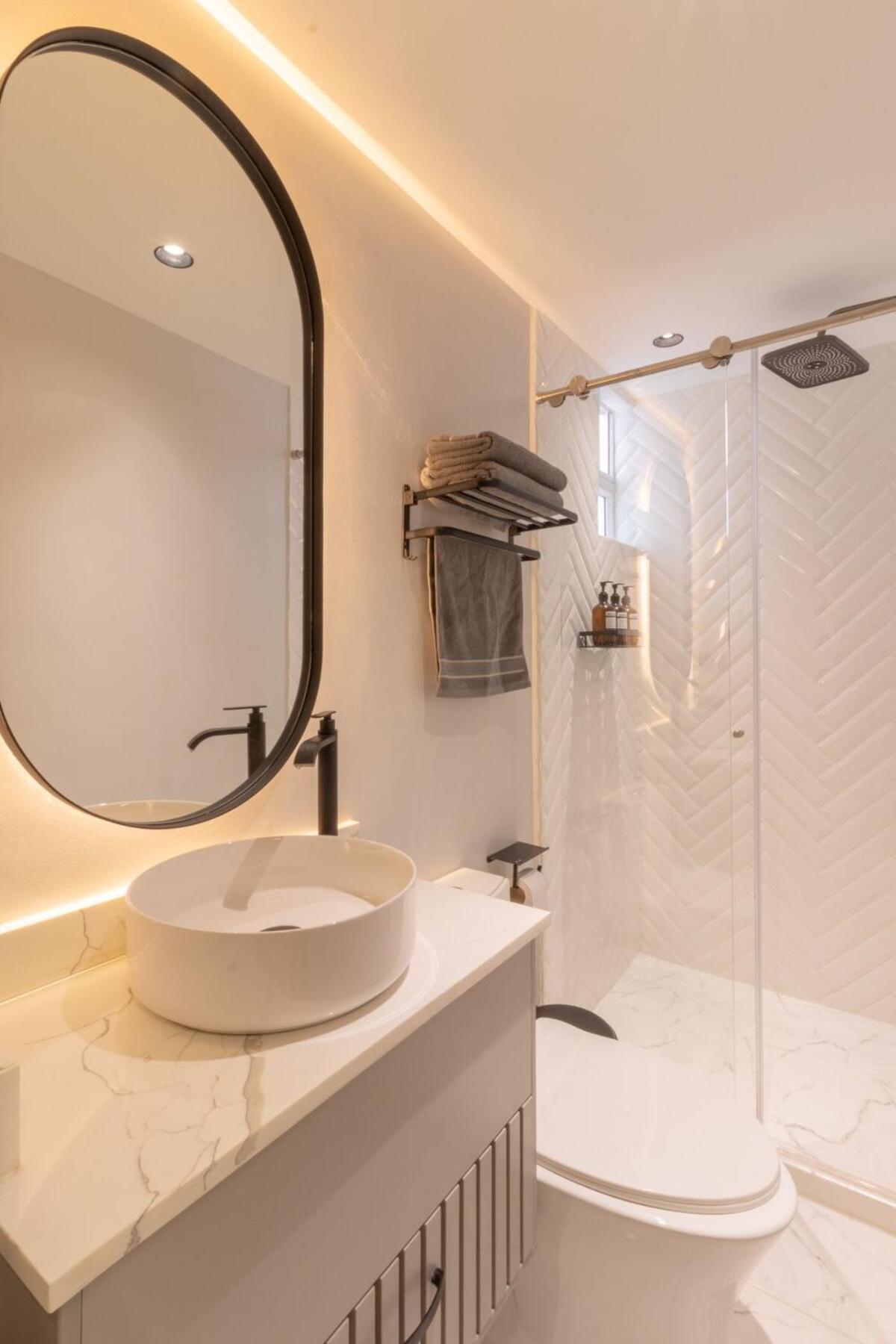 Luxury Penthouse With Jacuzzi And Ac, North
