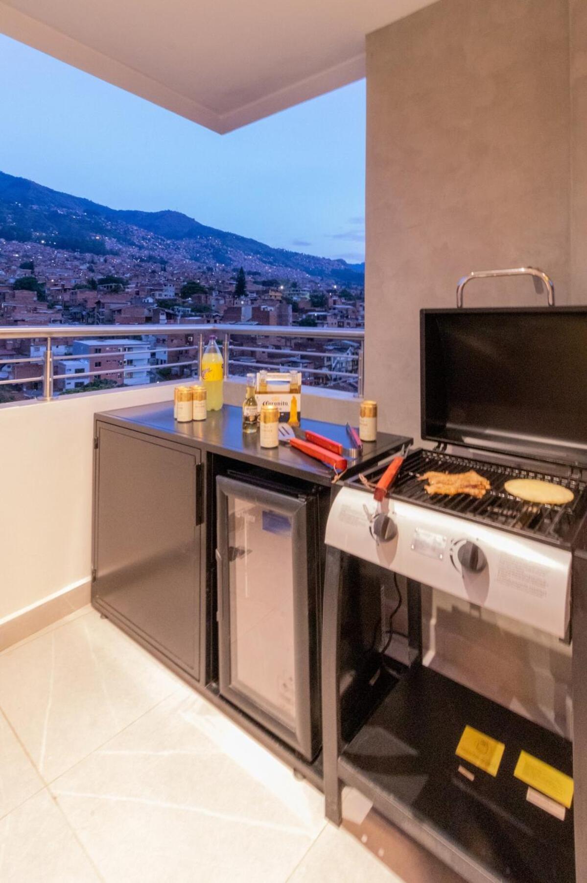 Luxury Penthouse With Jacuzzi And Ac, North