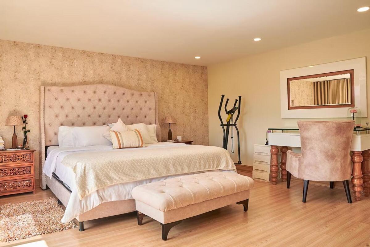 Apartamento Amazing Ph In Poblado 5bd & Heated Pool! Medellín