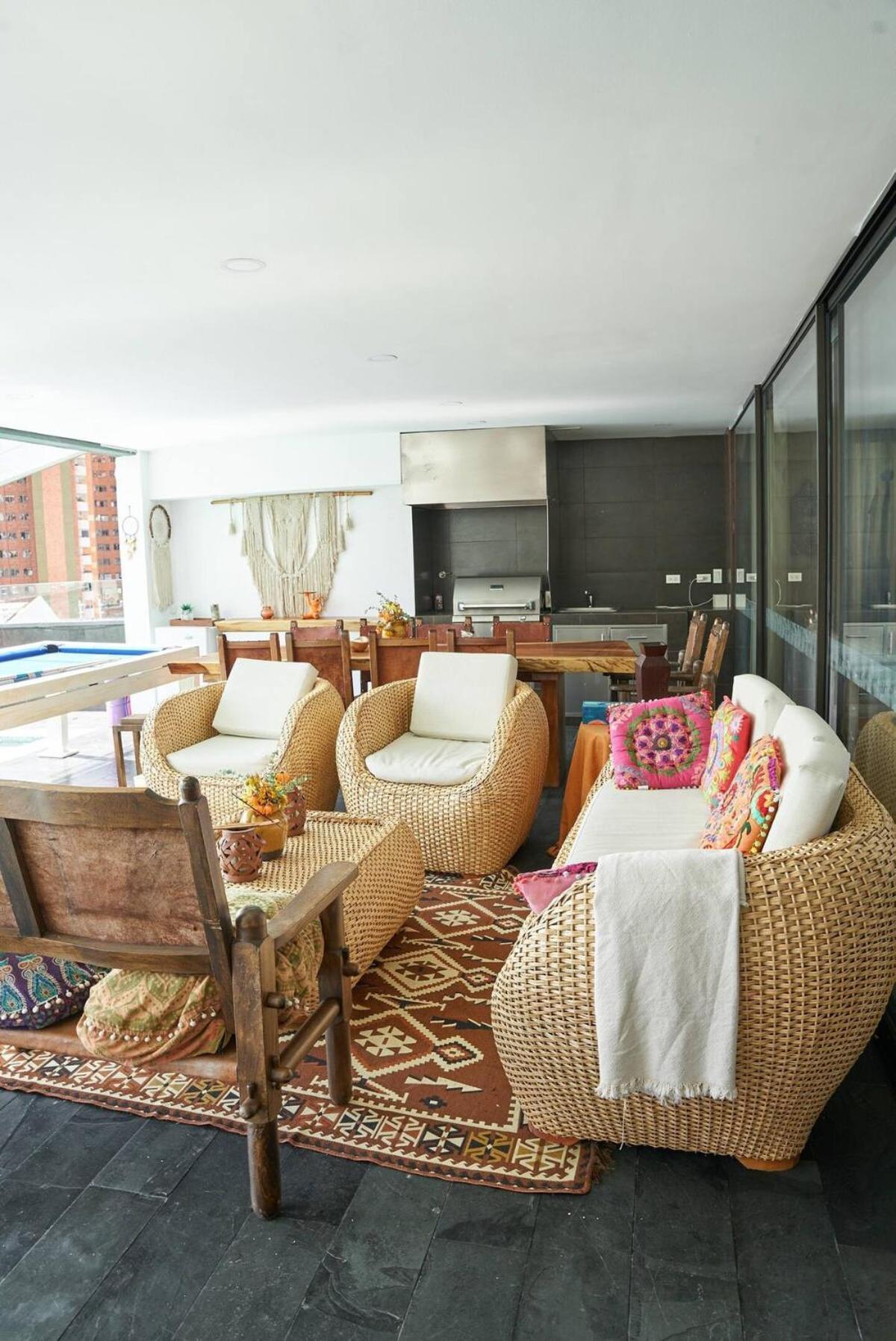 Amazing Ph In Poblado 5bd & Heated Pool! *