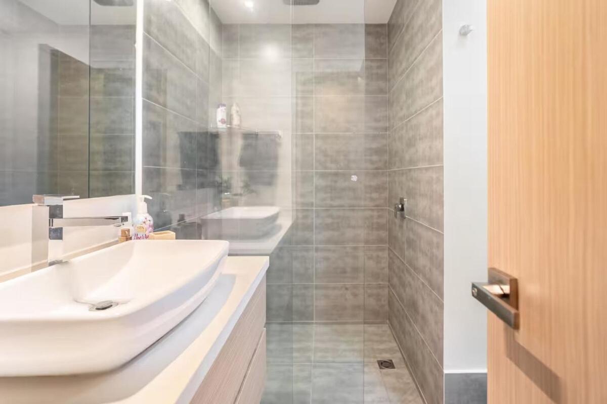 Amazing Ph In Poblado 5bd & Heated Pool! * Medellín