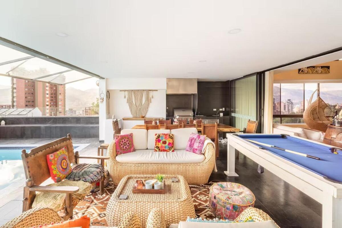 Apartamento Amazing Ph In Poblado 5bd & Heated Pool! Medellín