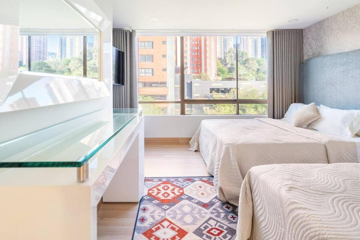 Amazing Ph In Poblado 5bd & Heated Pool! * Medellín