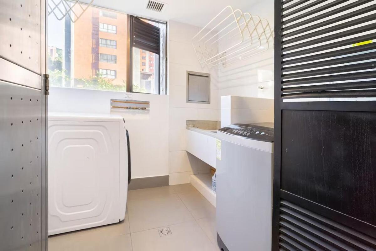 Apartamento Amazing Ph In Poblado 5bd & Heated Pool! Medellín
