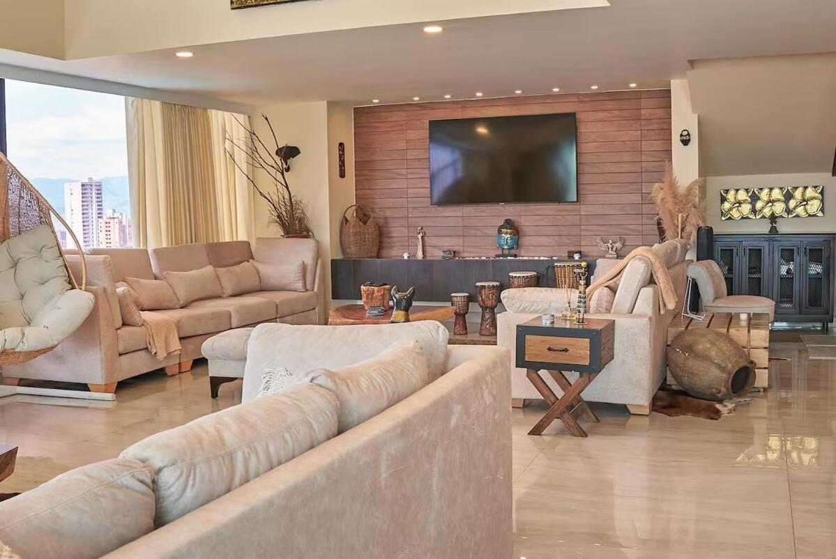 Amazing Ph In Poblado 5bd & Heated Pool! Apartamento Medellín