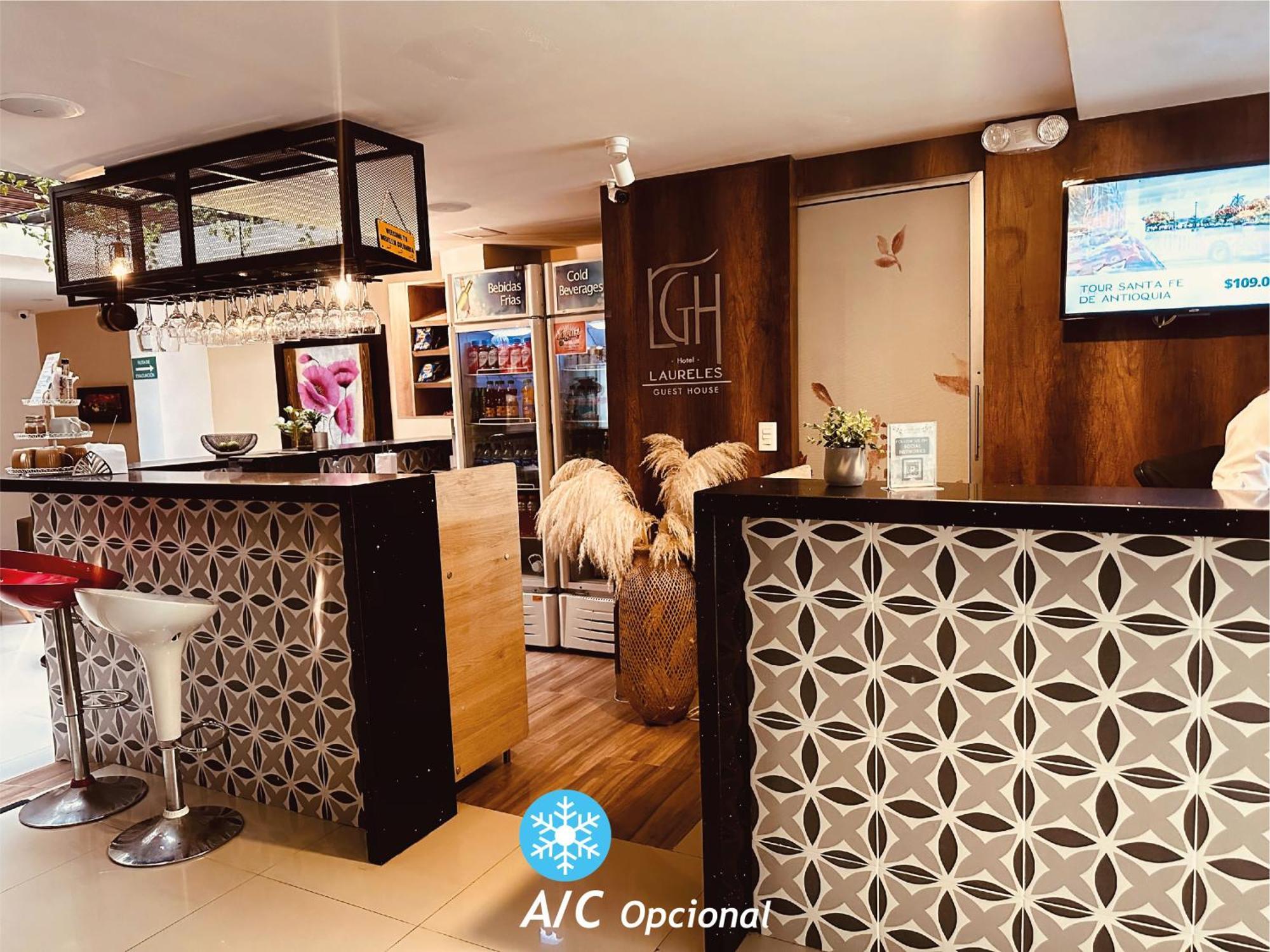 Hotel Laureles Lgh 3*