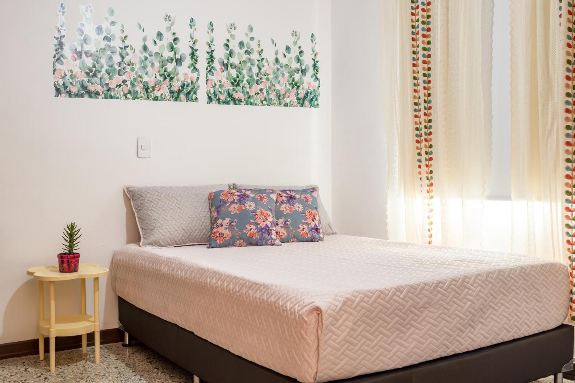 Casa De Flores En Pensión Medellín