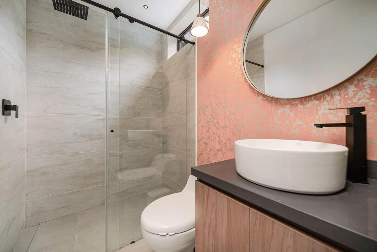Poblado With King Bed And Free Parking 216 Medellín