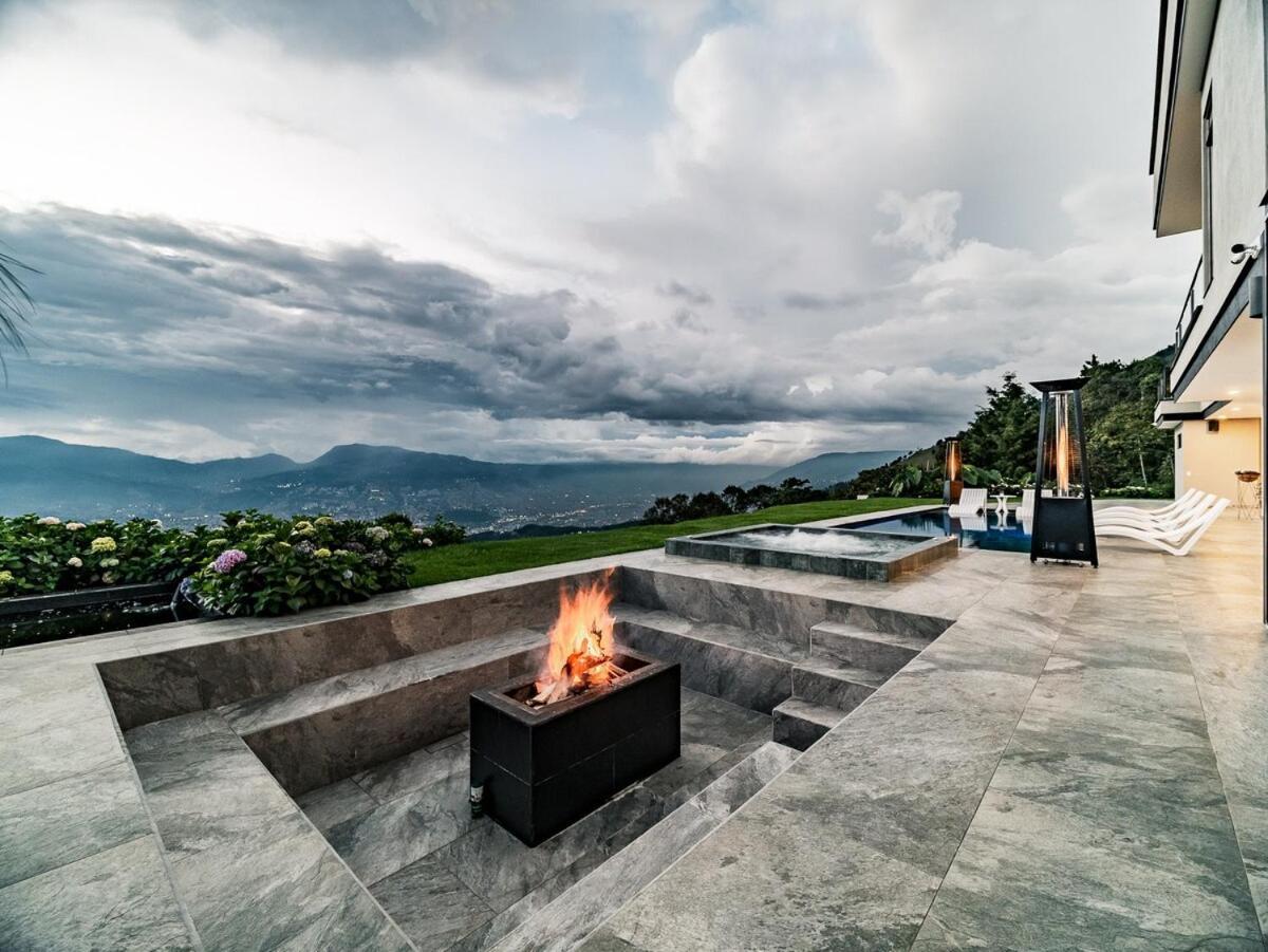 Villa Exquisite Retreat In Medellín