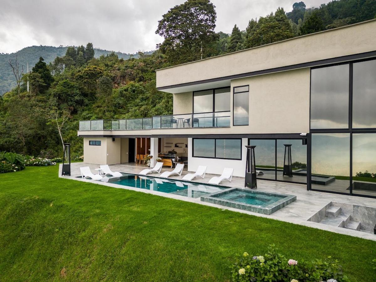 Exquisite Retreat In Villa *