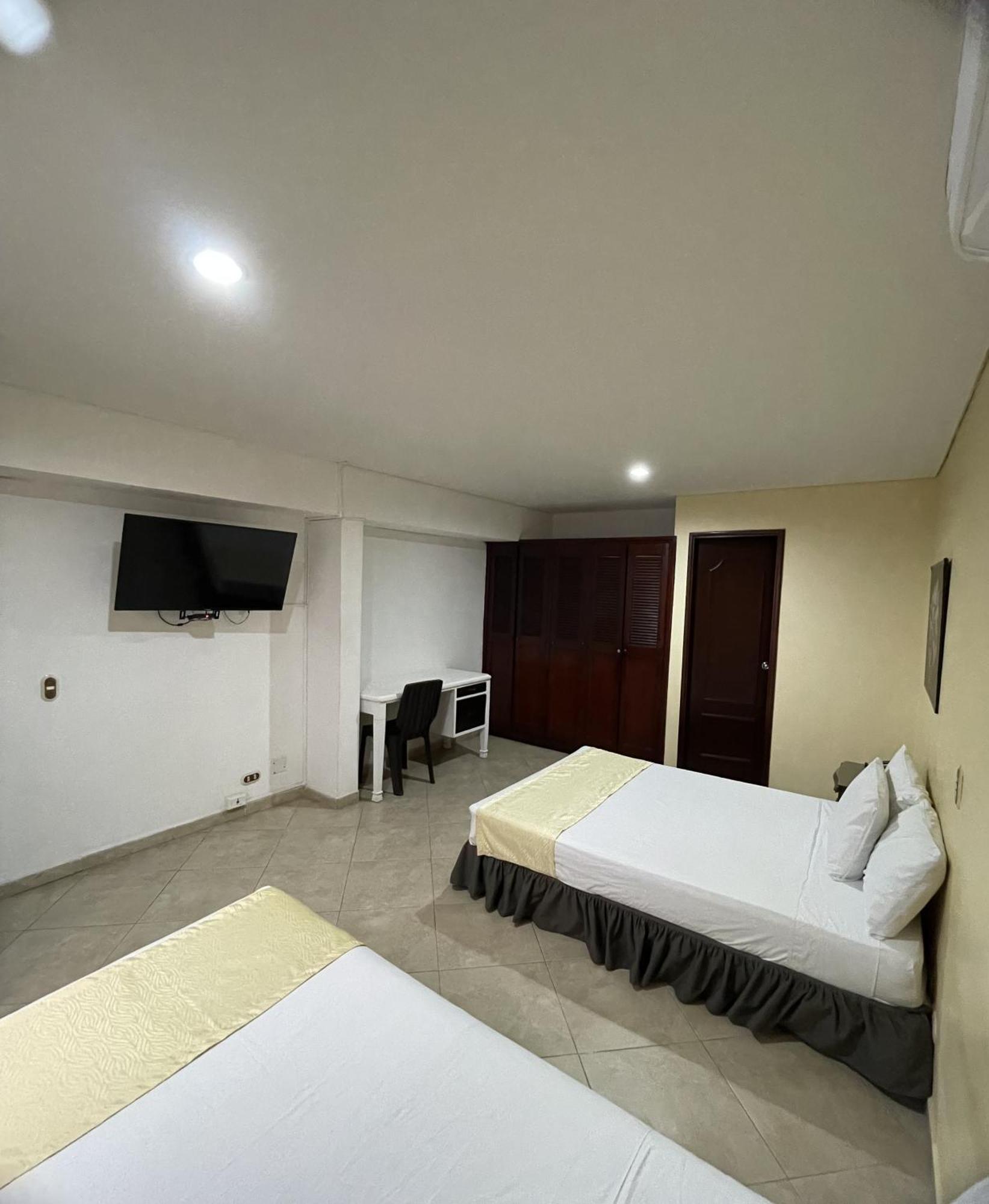 Hotel Plaza 2*