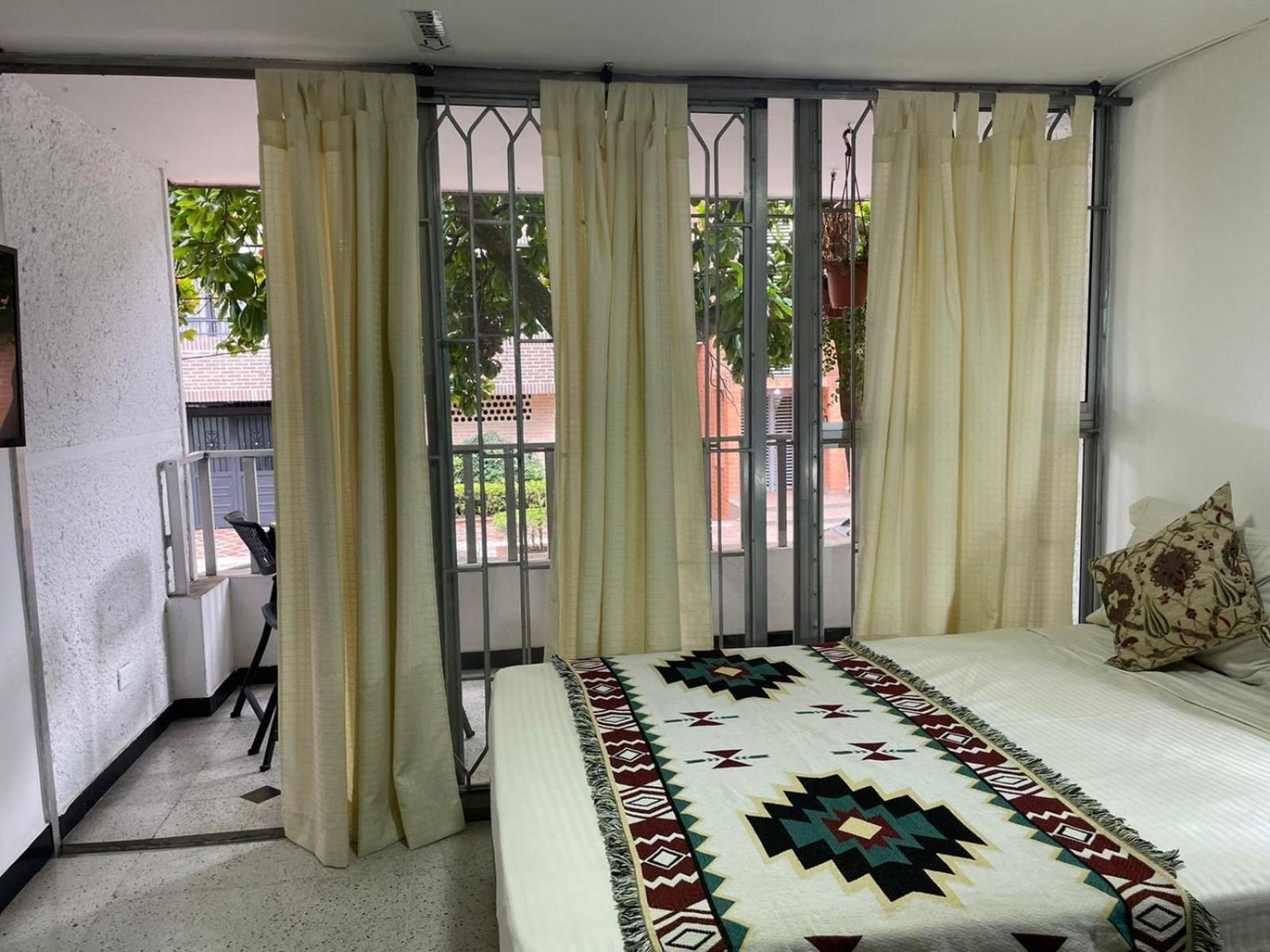 Loft Central, Cerca A Laureles Guarda Meletas Gratis!! * Medellín